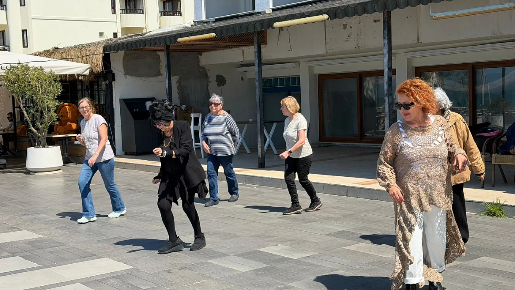 Fethiye'de Line Dance rüzgarı: Hem spor hem eğlence