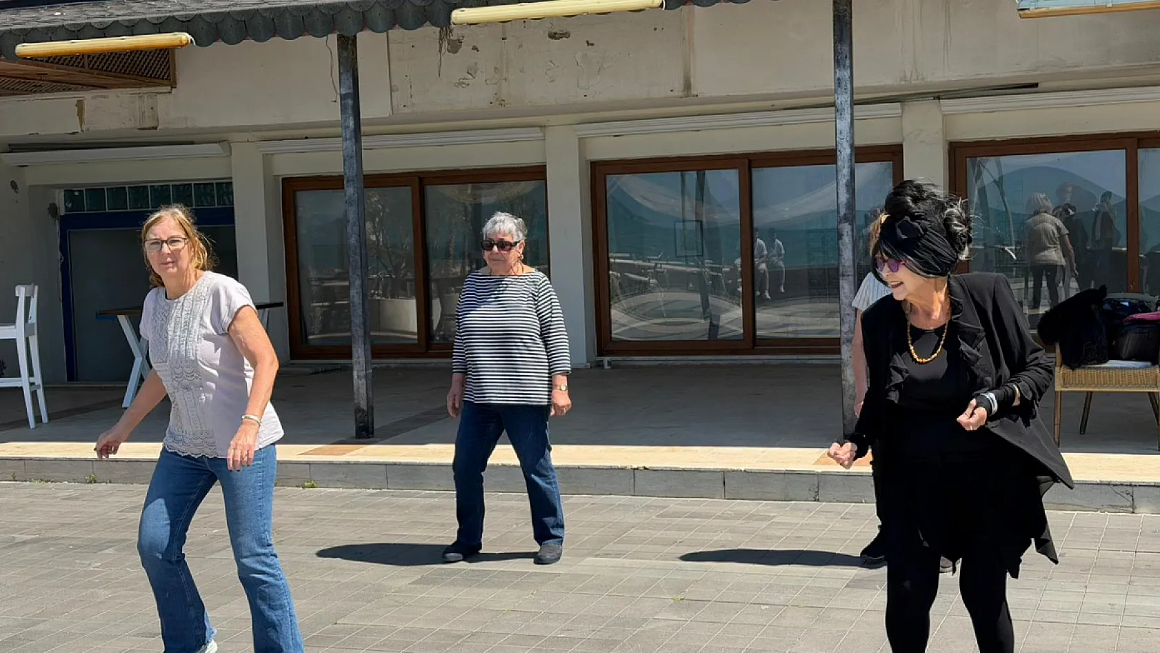 Fethiye'de Line Dance rüzgarı: Hem spor hem eğlence