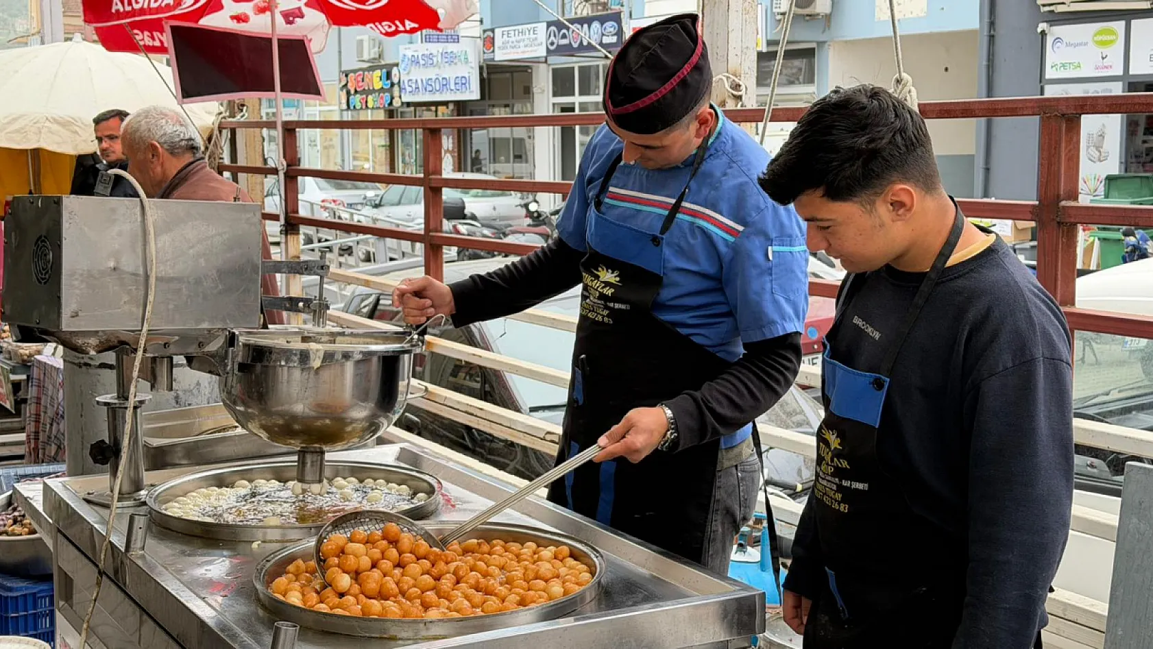 Fethiye'de Merhum Nursel Akdeniz İçin Lokma İkramı