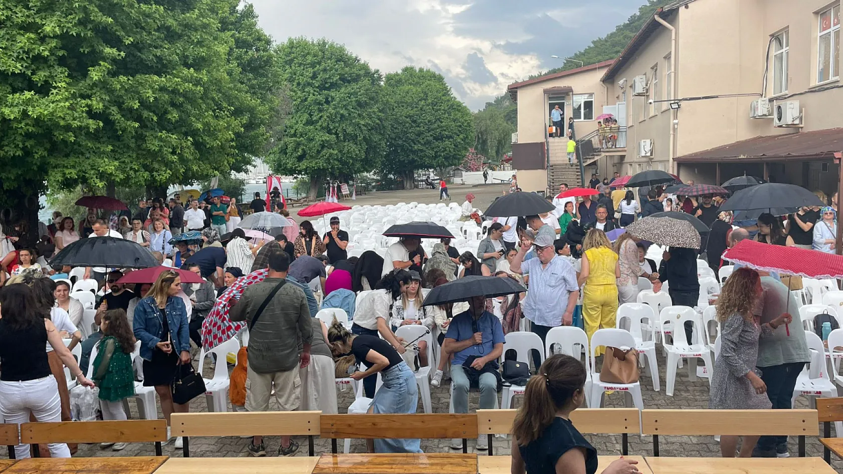 Fethiye'de minik öğrencilerden renkli 'Okuma Bayramı' şöleni