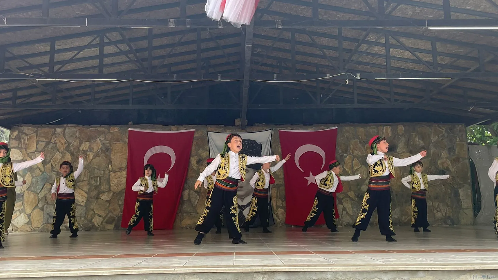 Fethiye'de minik öğrencilerden renkli 'Okuma Bayramı' şöleni