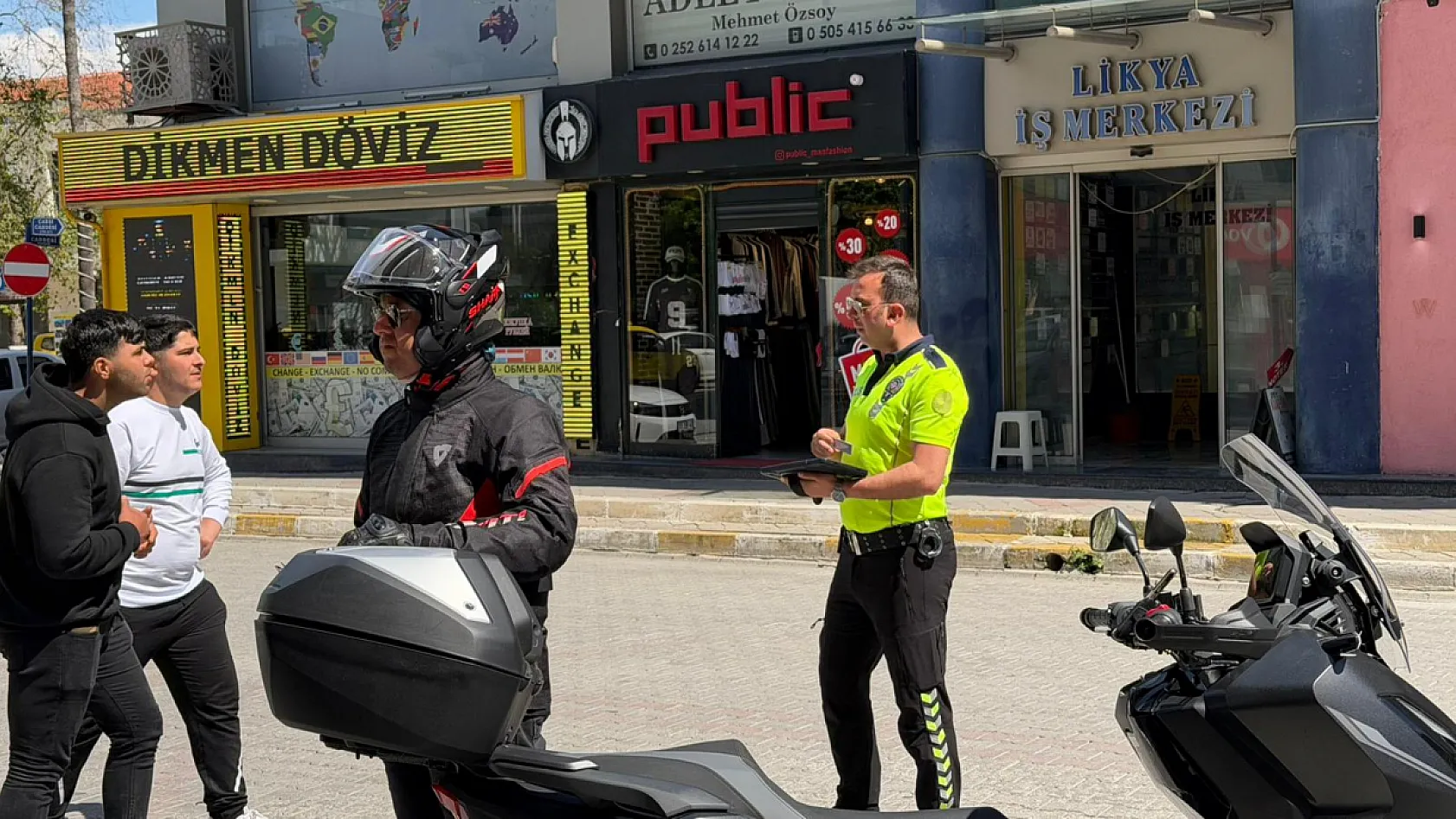 Fethiye'de motosiklet sürücülerine sıkı denetim: Kandönmezler Kavşağı'nda uygulama yapıldı