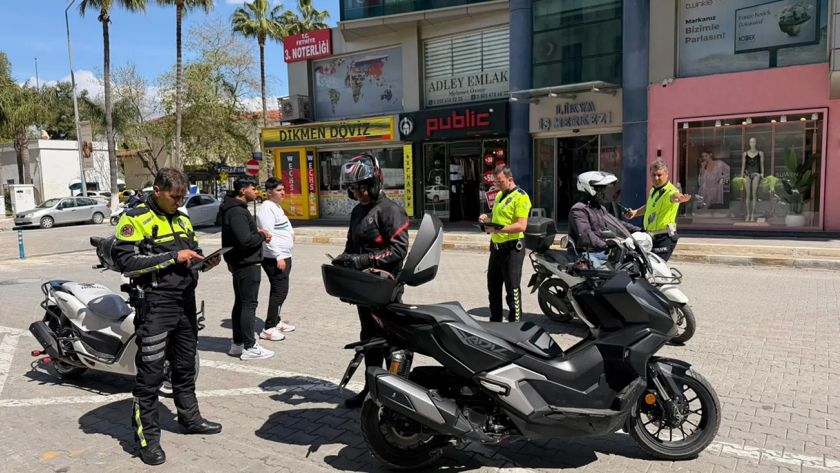 Fethiye'de motosiklet sürücülerine sıkı denetim: Kandönmezler Kavşağı'nda uygulama yapıldı