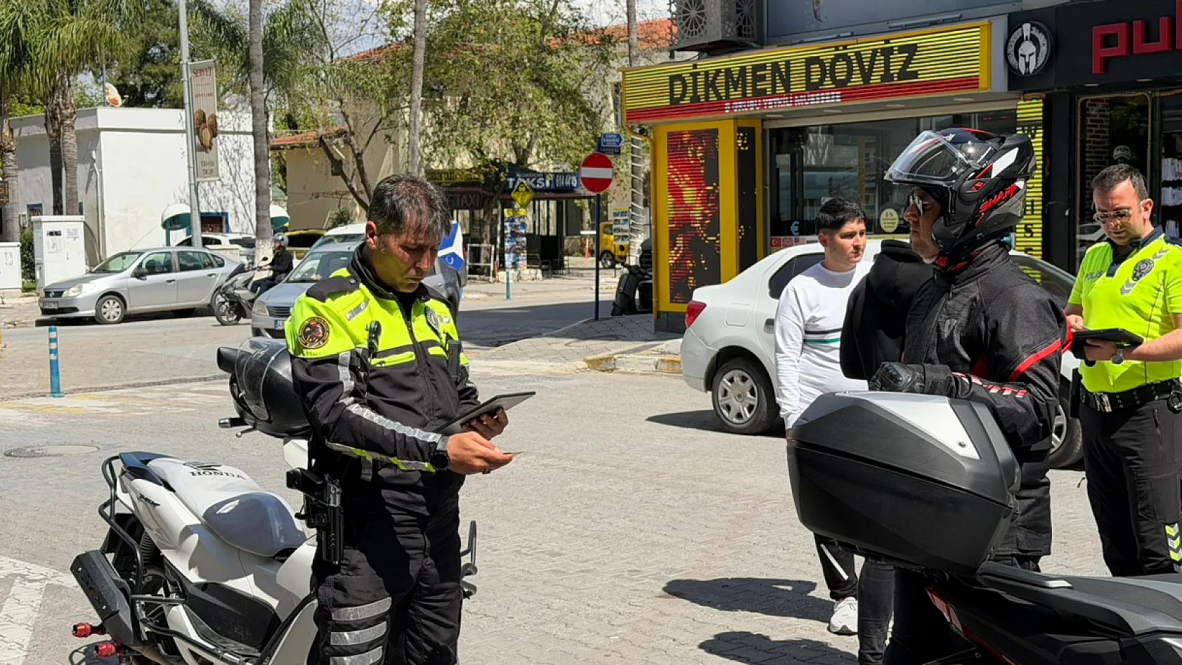 Fethiye'de motosiklet sürücülerine sıkı denetim: Kandönmezler Kavşağı'nda uygulama yapıldı