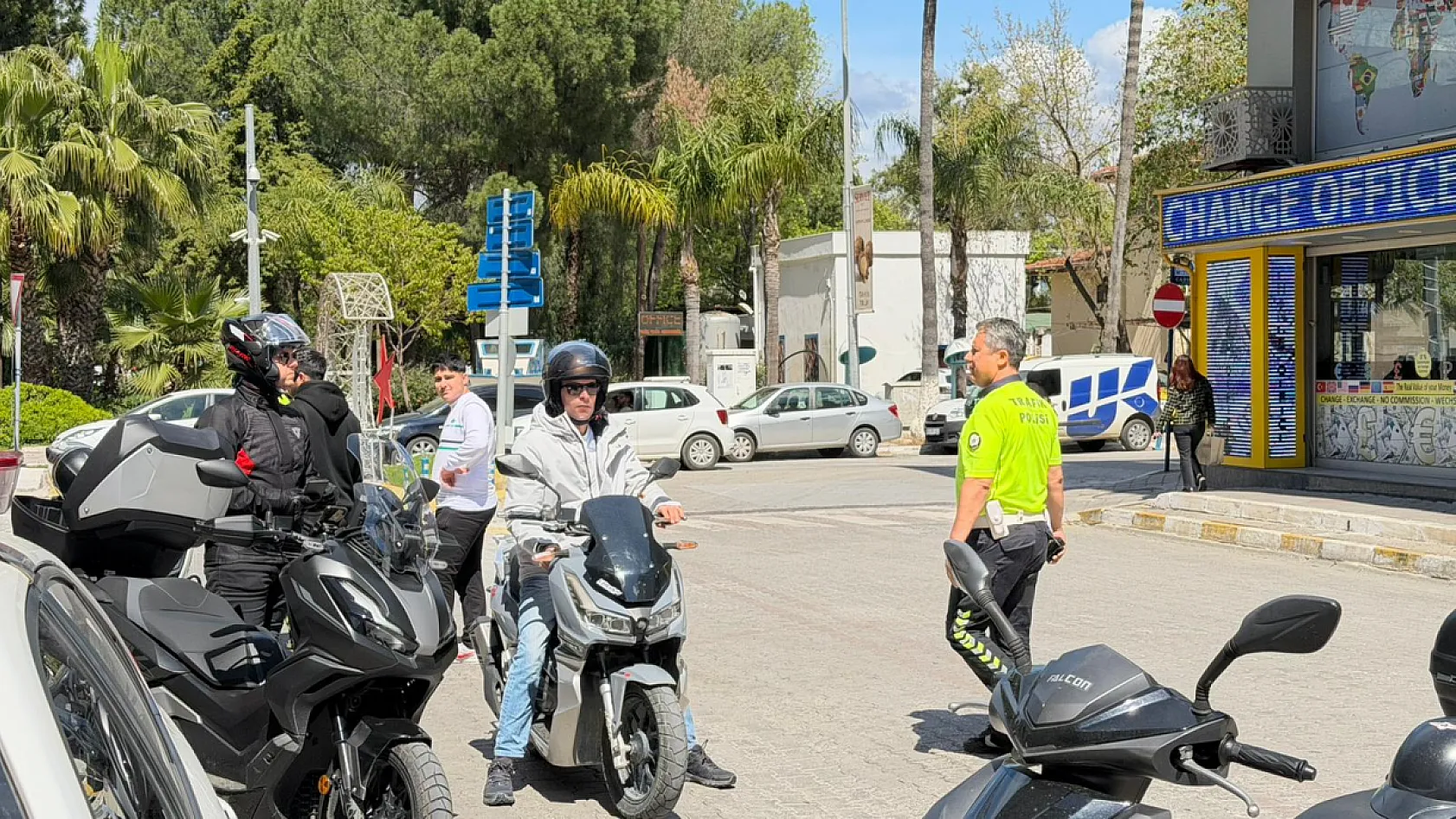 Fethiye'de motosiklet sürücülerine sıkı denetim: Kandönmezler Kavşağı'nda uygulama yapıldı