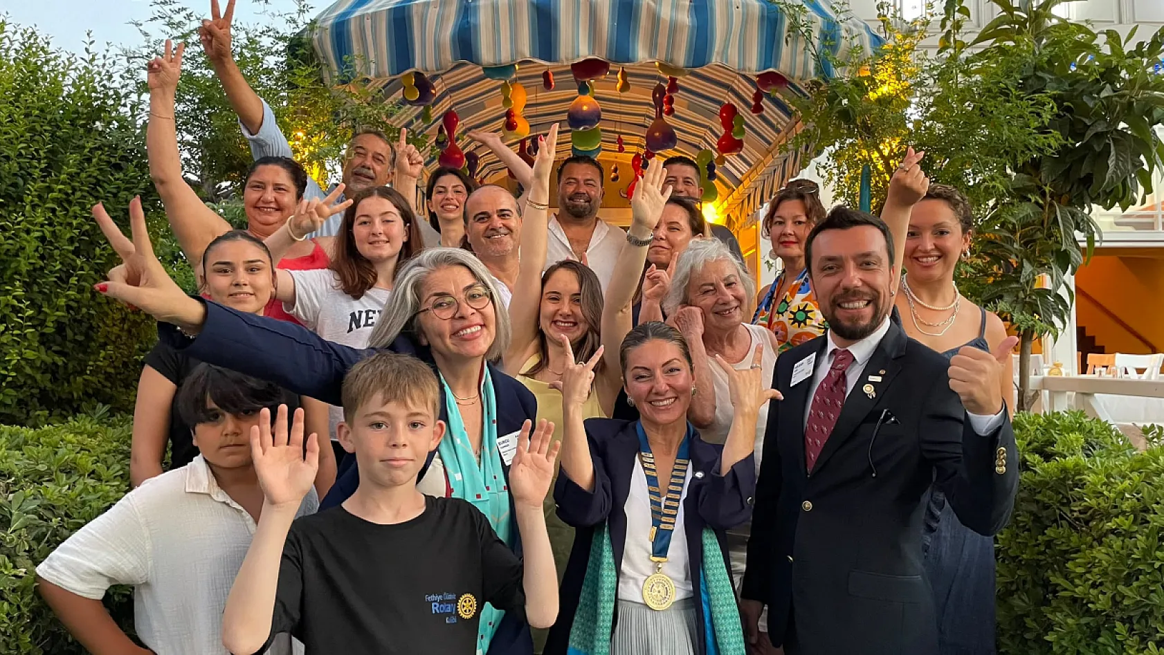 Fethiye'de Ölüdeniz Rotary Kulübü'nde bayrak değişimi: 'İyilik İçin Birleş'ten 'Kalıcı Etki Yarat'a