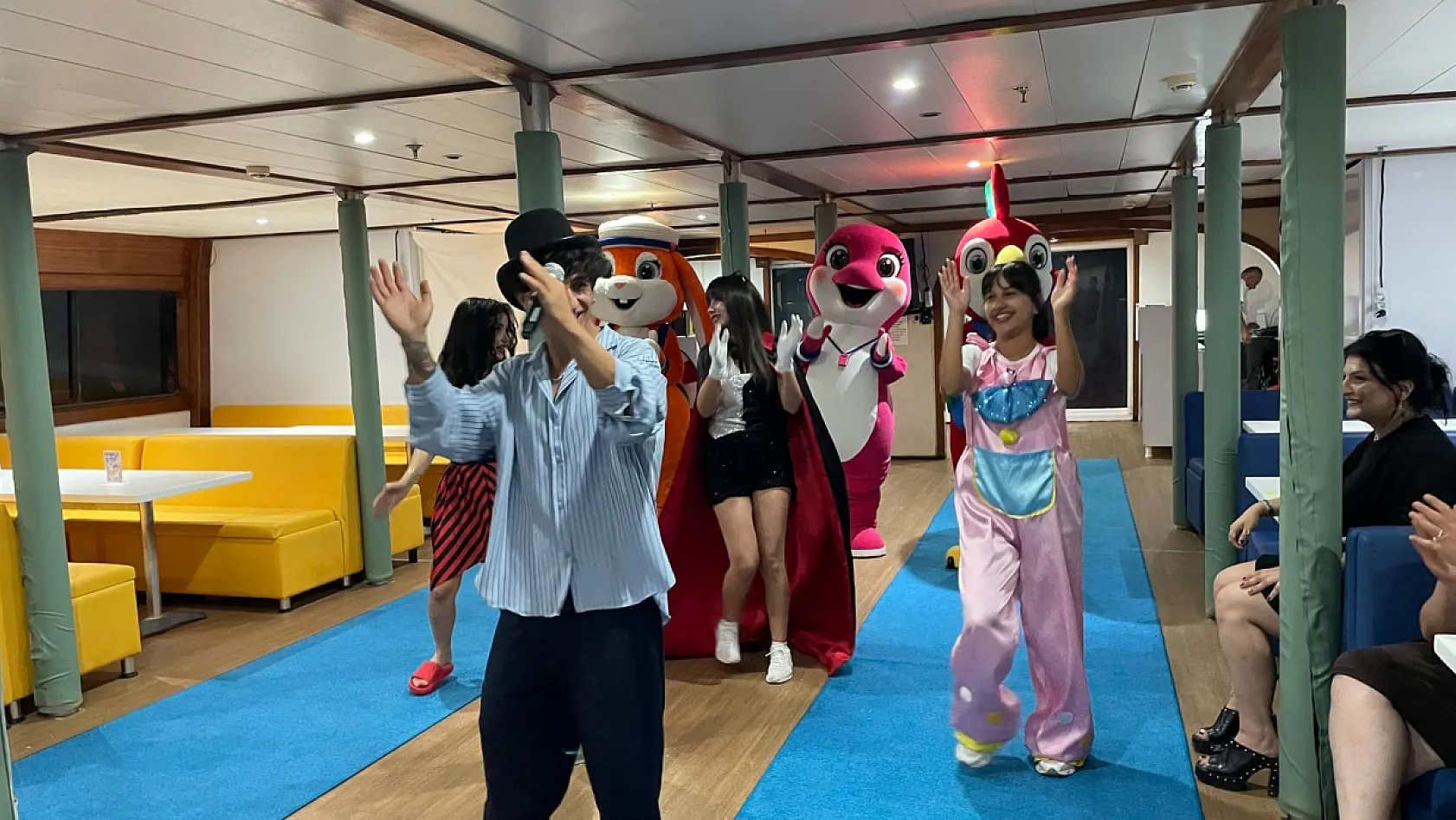 Fethiye'de otizmli çocuklar Toys Boat'ta gönüllerince eğlendi: 'Daha nice gülümsemelere'