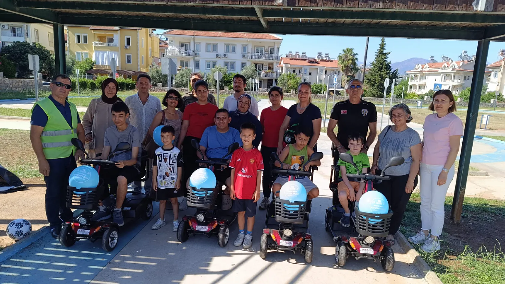 Fethiye'de otizmli çocuklar Trafik Eğitim Parkı'nda kuralları uygulamalı öğrendi