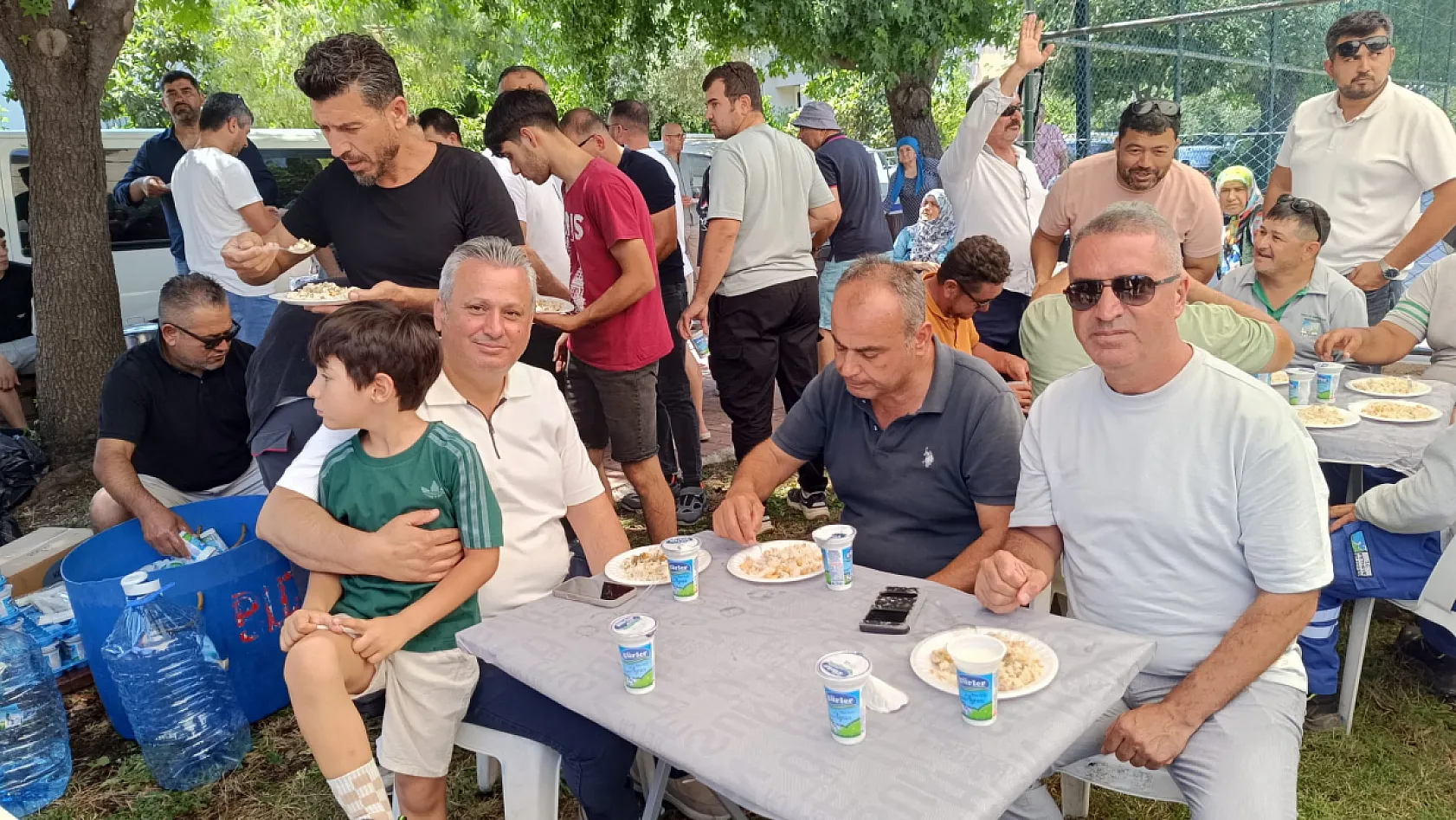 Fethiye'de Özcan Kıvrak 22. ölüm yılında lokma hayrı ile anıldı