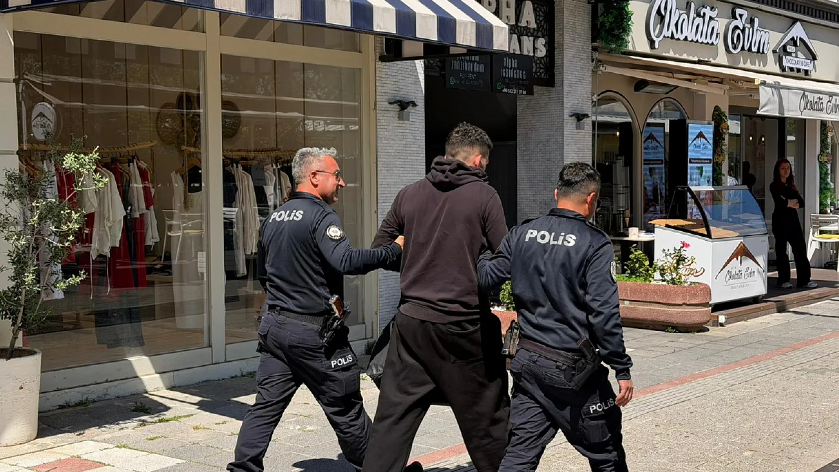 Fethiye'de Polis Haftası'na Sürpriz: İhbar Sandılar, Pasta ile Karşılaştılar