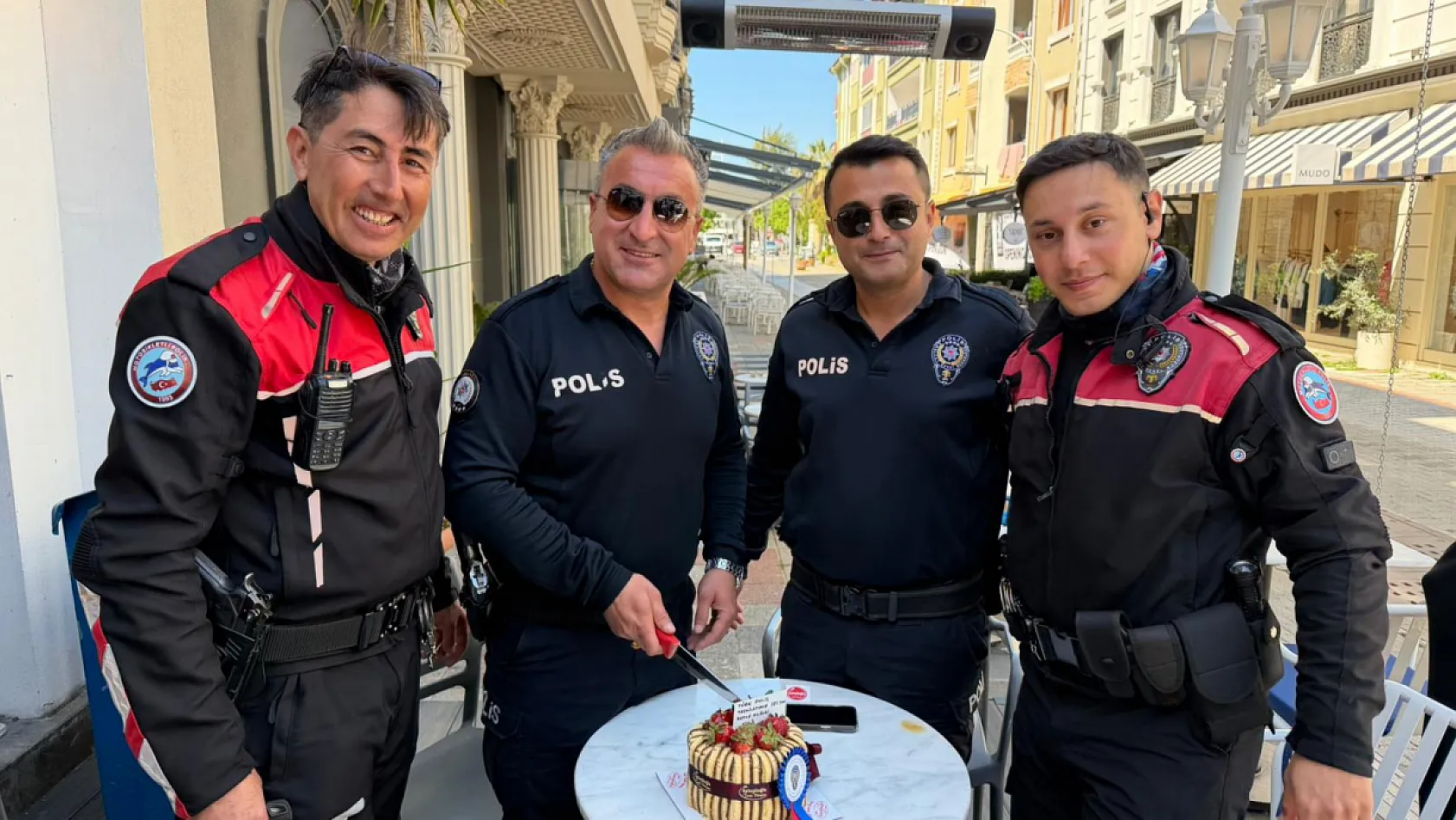 Fethiye'de Polis Haftası'na Sürpriz: İhbar Sandılar, Pasta ile Karşılaştılar