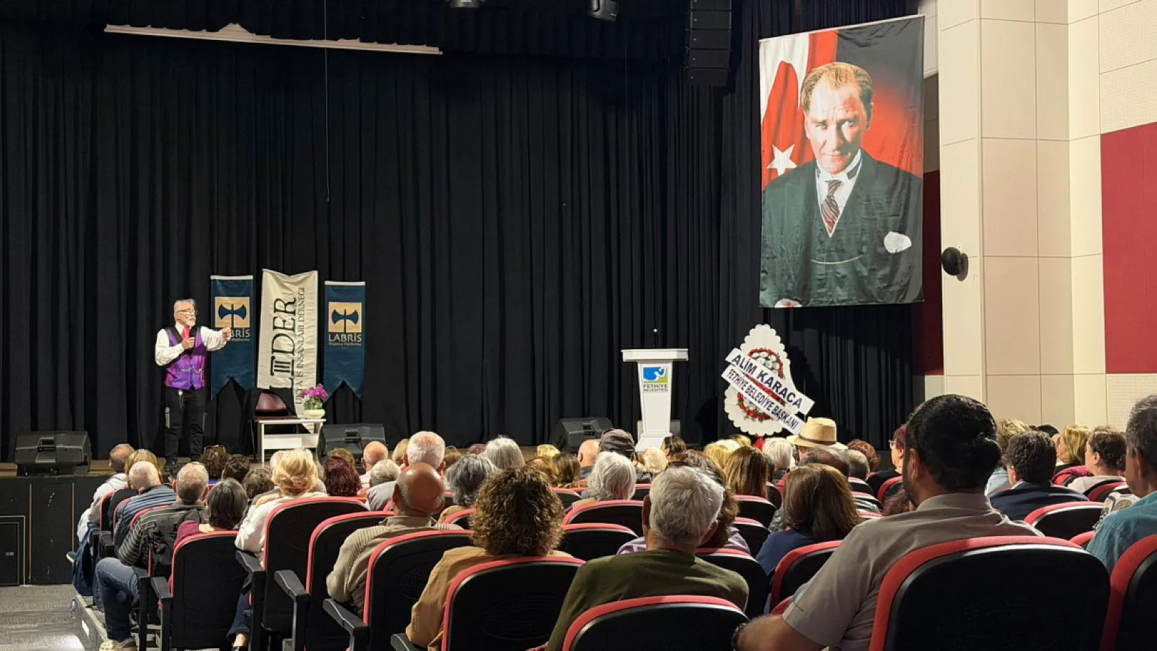 Fethiye'de Prof. Dr. Emre Kongar Söyleşisi Yoğun Katılımla Gerçekleşti