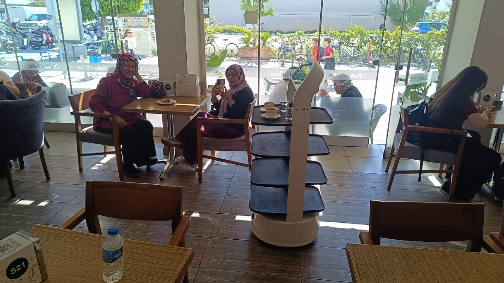Fethiye'de robot garson dönemi