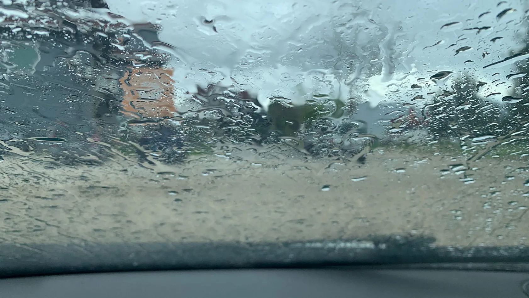 Fethiye'de Sağanak Yağış Başladı