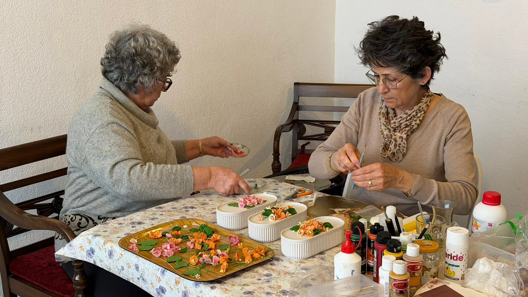 Fethiye'de sanatın ellerde hayat bulduğu dernek: Kardelen Sanat Derneği