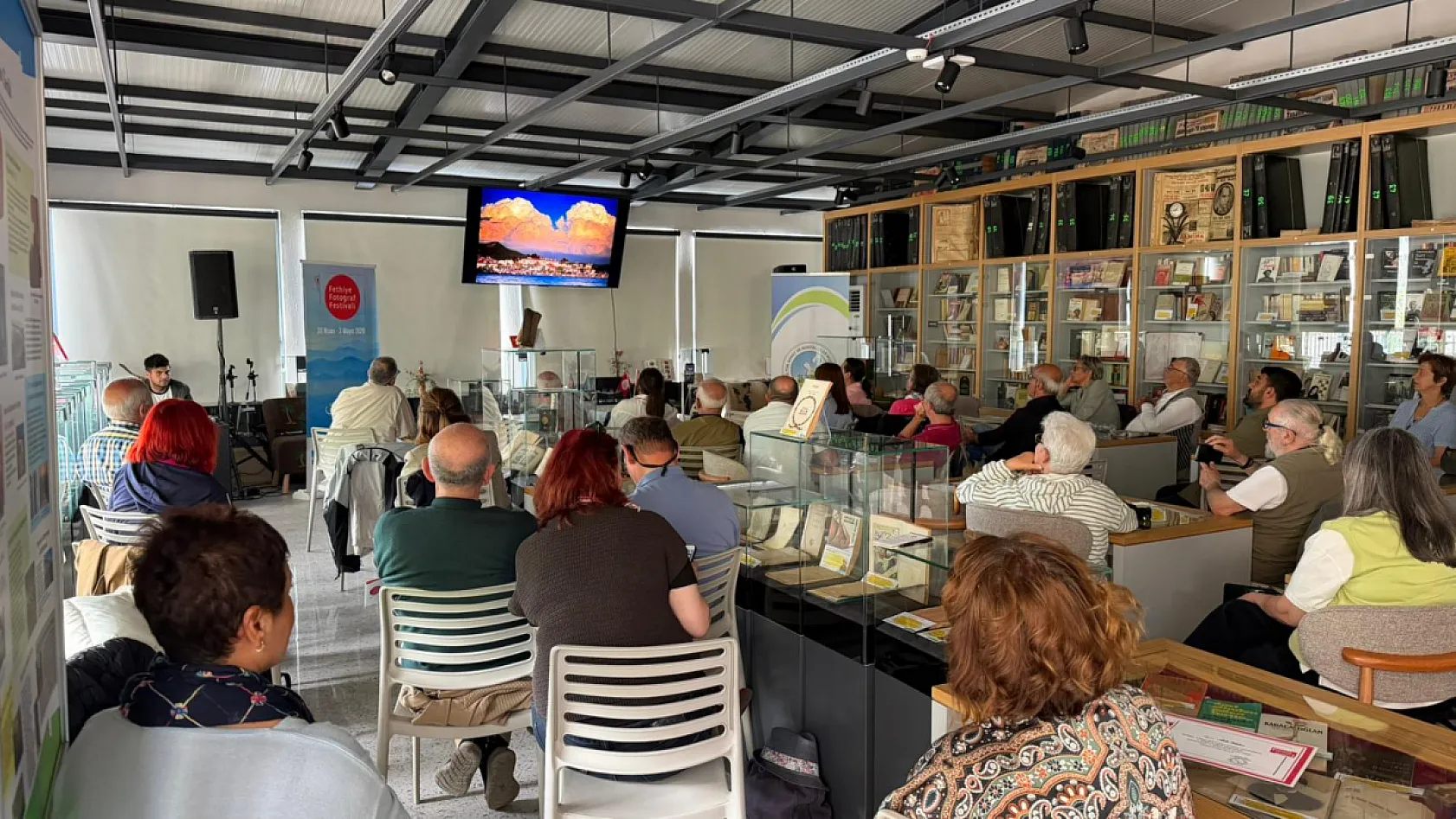 Fethiye'de sanatın objektifi 'Geçiş'te buluştu