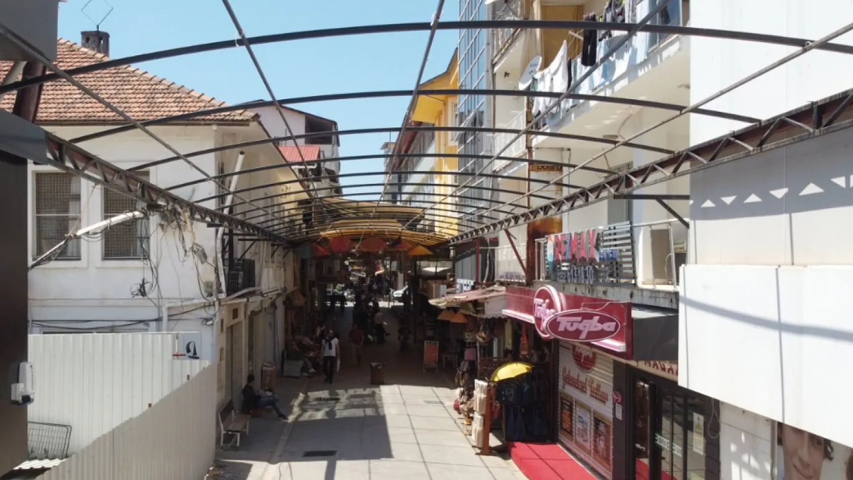 Fethiye'de Şemsiyeli Sokak Yenileniyor