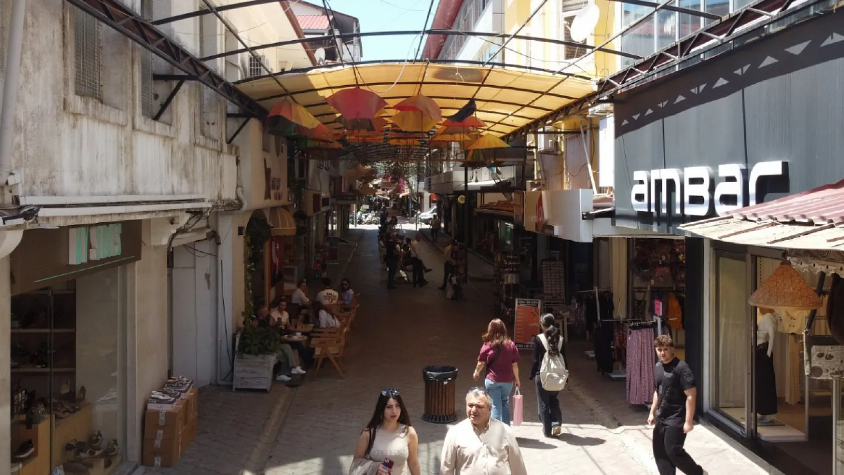 Fethiye'de Şemsiyeli Sokak Yenileniyor
