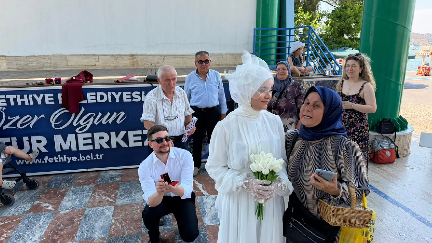 Fethiye'de sevgiye 'Evet': İşitme engelli genç çift hayatlarını birleştirdi