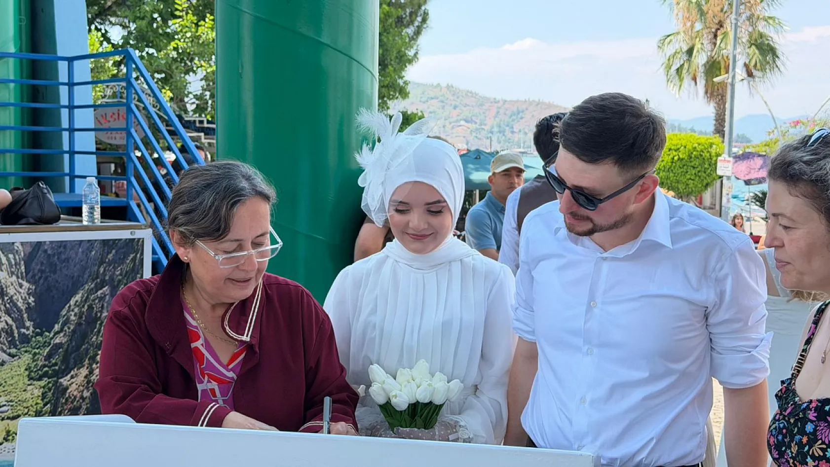 Fethiye'de sevgiye 'Evet': İşitme engelli genç çift hayatlarını birleştirdi