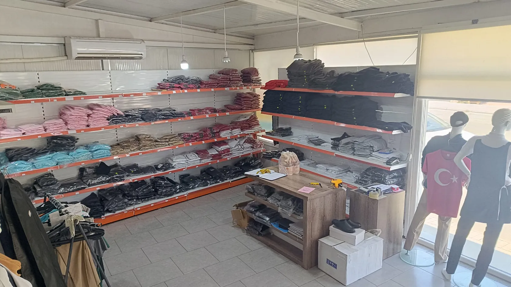 Fethiye'de tekstil atölyesinden geniş üretim ağı: Kurumlara ve okullara özel kıyafet üretimi