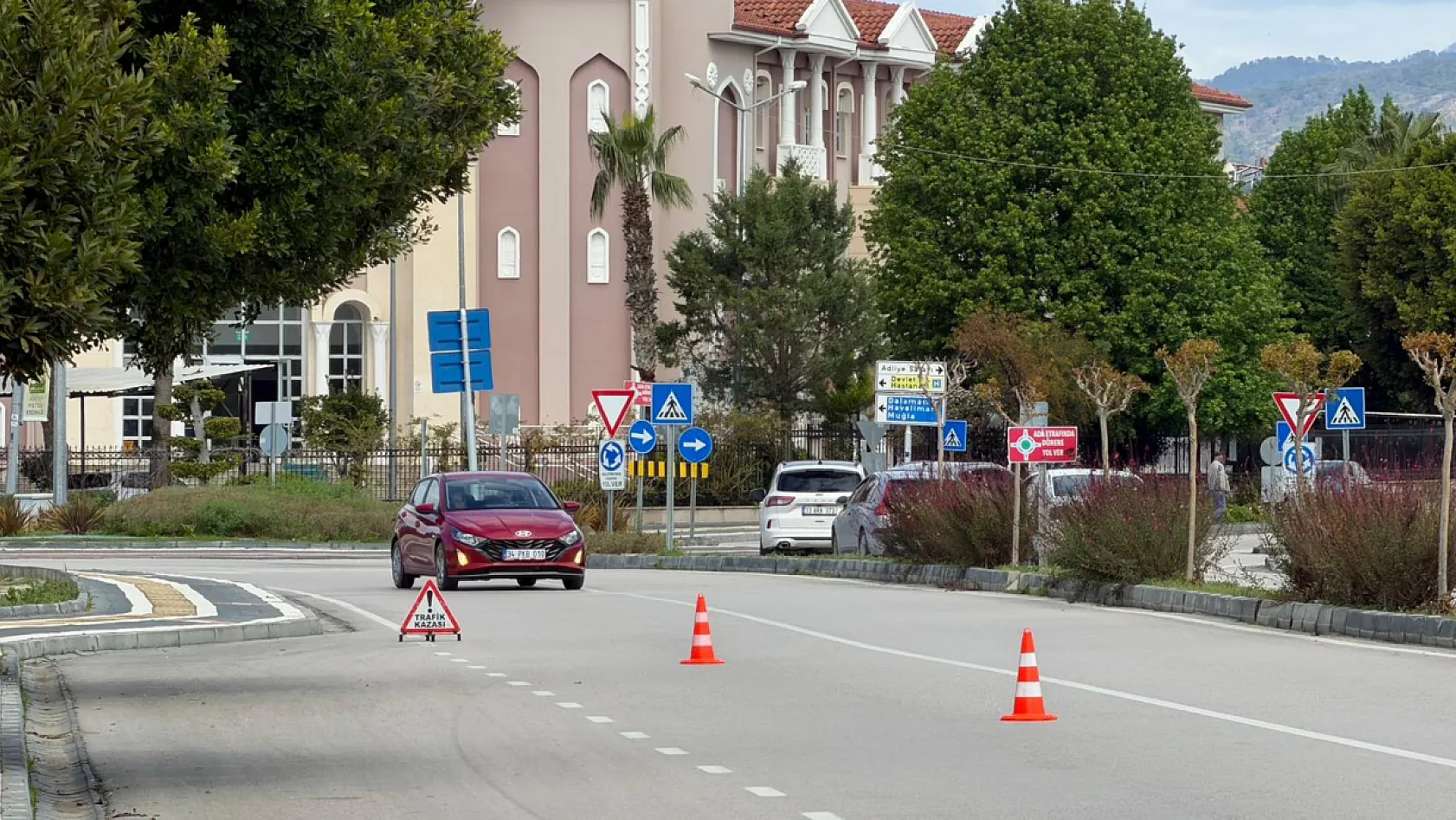 Fethiye'de trafik denetimi: Adliye Kavşağı'nda sıkı kontrol