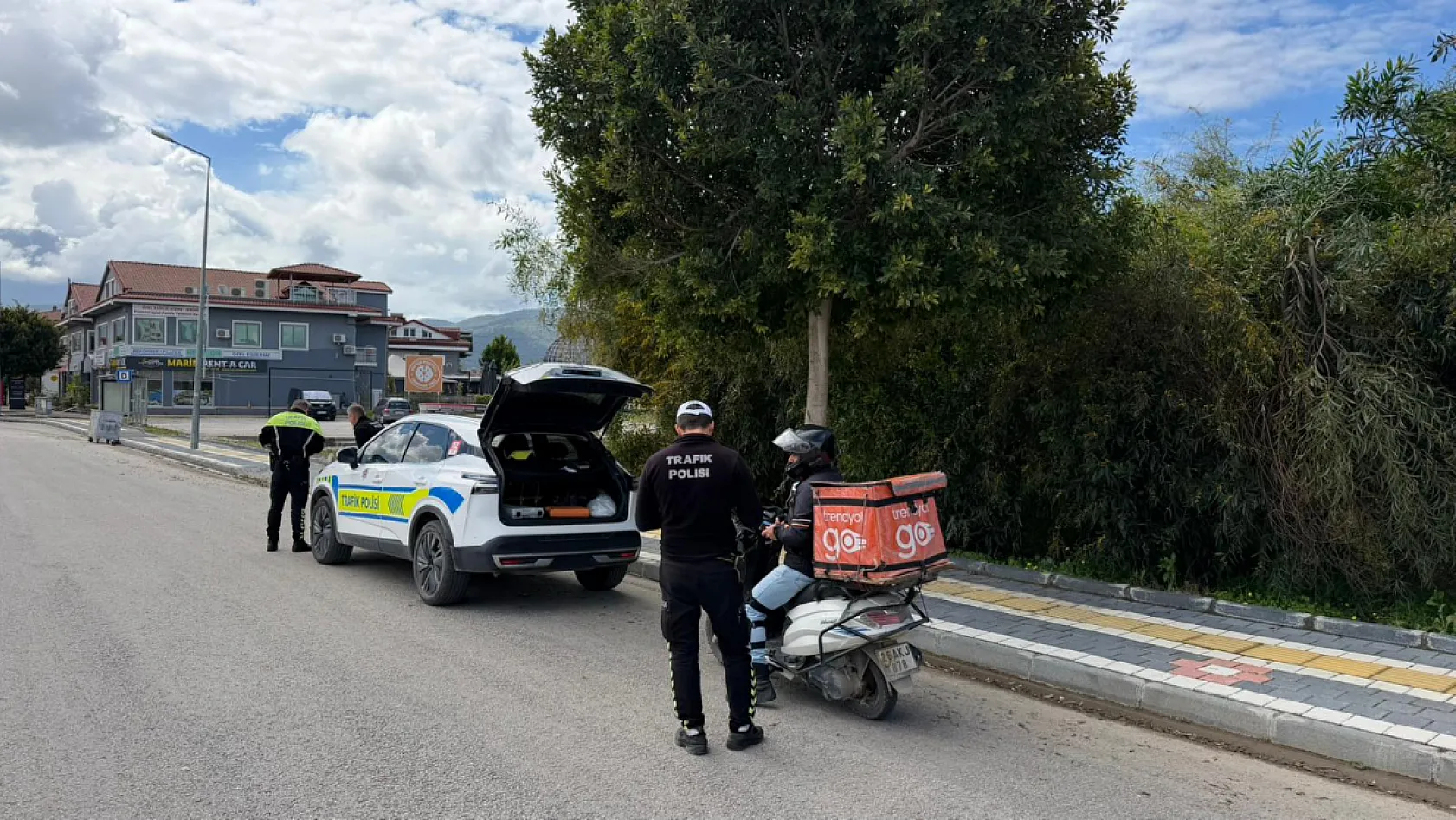 Fethiye'de trafik denetimi: Adliye Kavşağı'nda sıkı kontrol