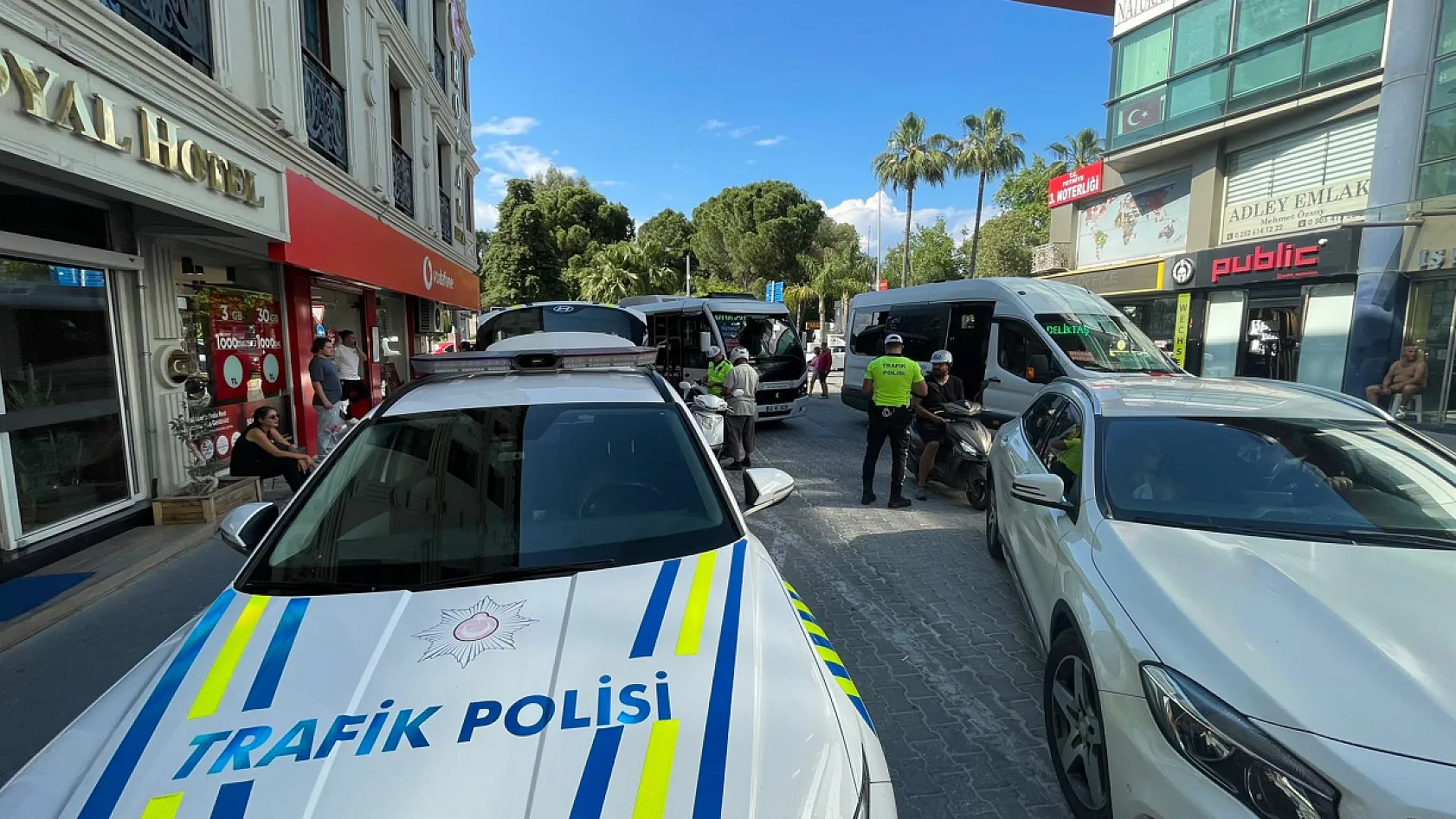 Fethiye'de trafik denetimleri sıklaştı: Kandönmezler Kavşağı'nda sıkı kontrol