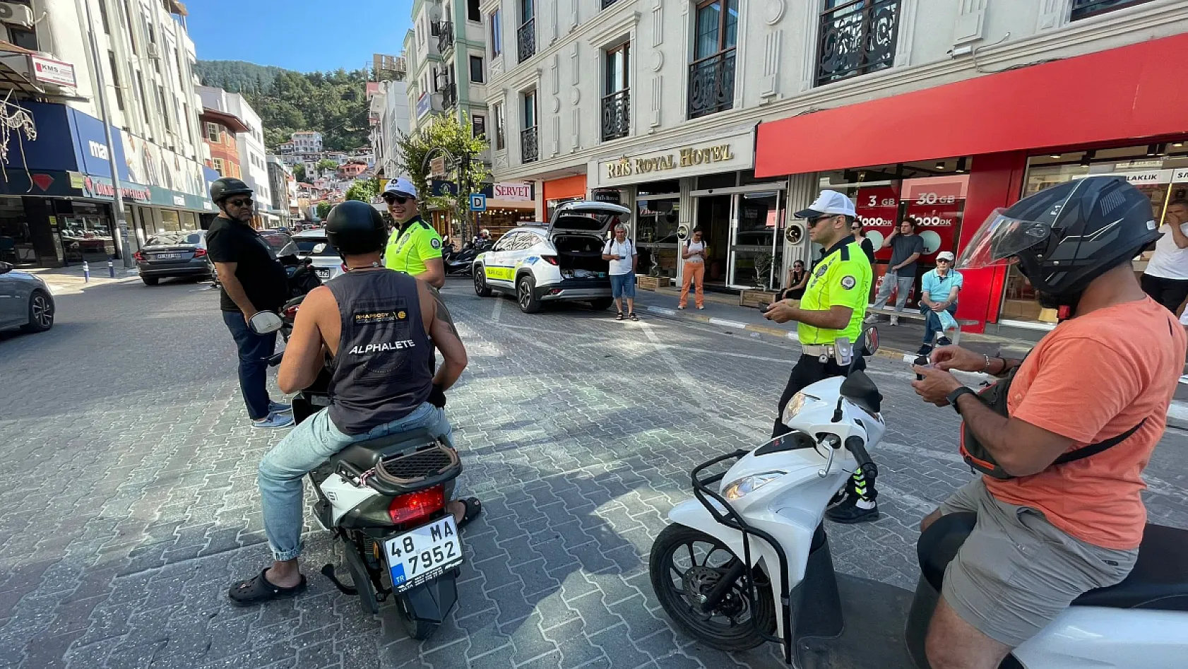 Fethiye'de trafik denetimleri sıklaştı: Kandönmezler Kavşağı'nda sıkı kontrol
