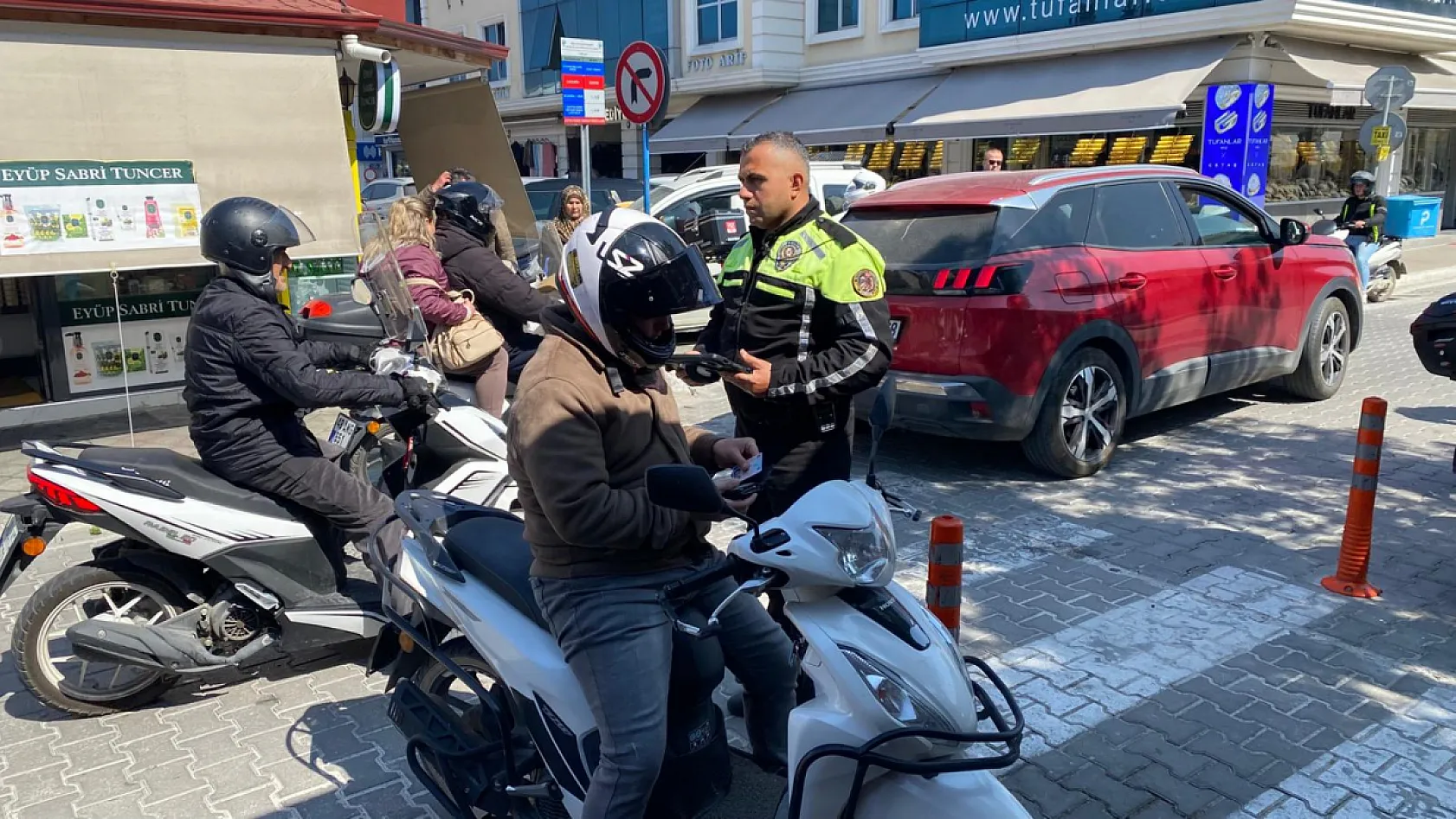 Fethiye'de trafik ekiplerinden 'APP Plaka' uyarılı motosiklet denetimi