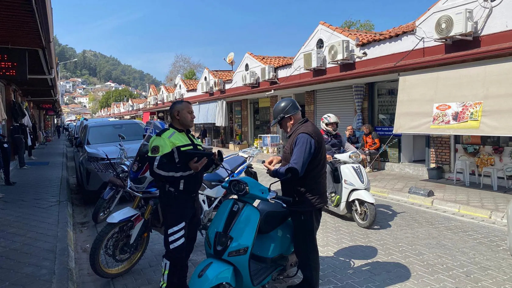 Fethiye'de trafik ekiplerinden 'APP Plaka' uyarılı motosiklet denetimi