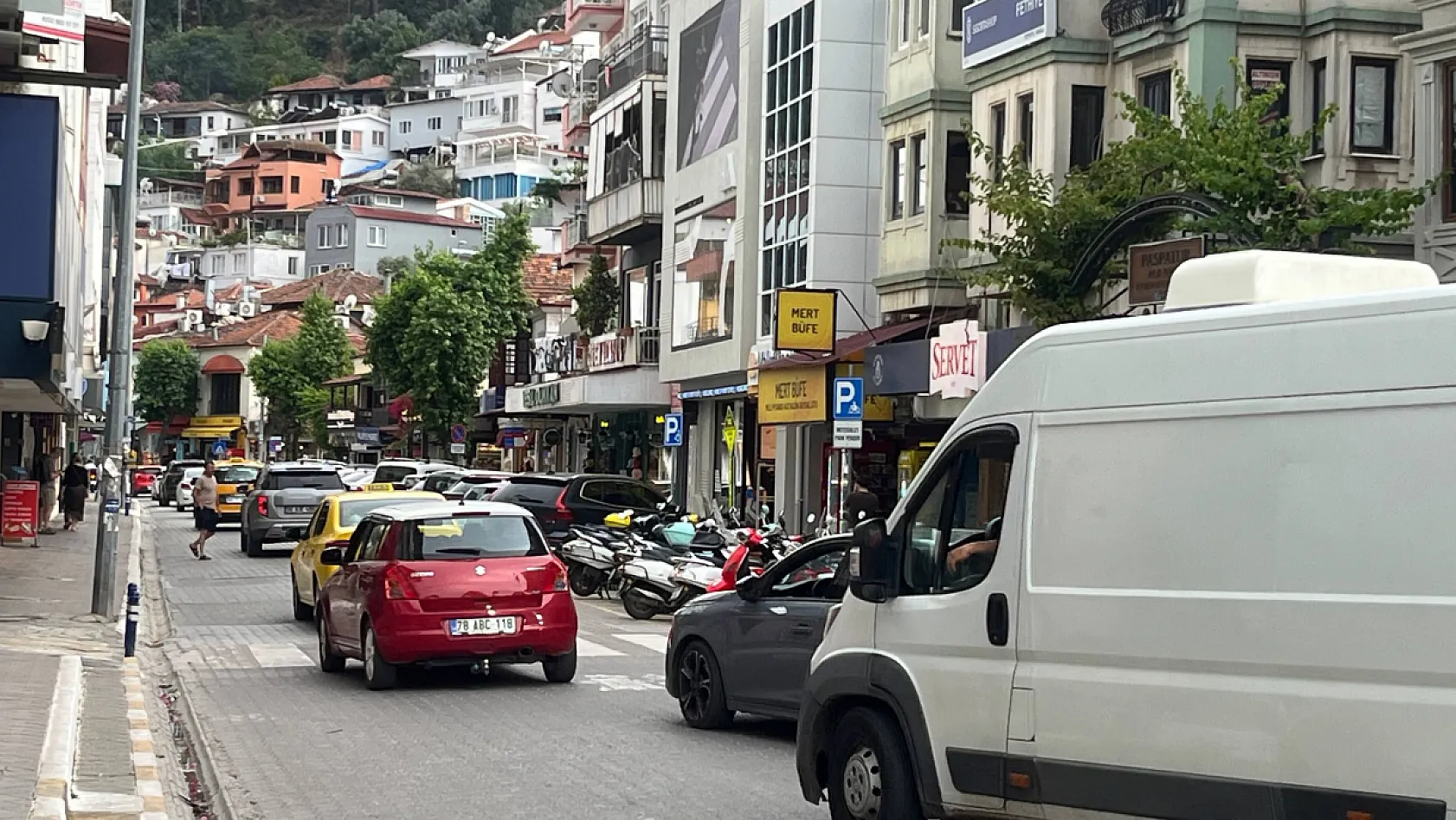 Fethiye'de Trafik ve Bayram Yoğunluğu Bir Arada Yaşandı