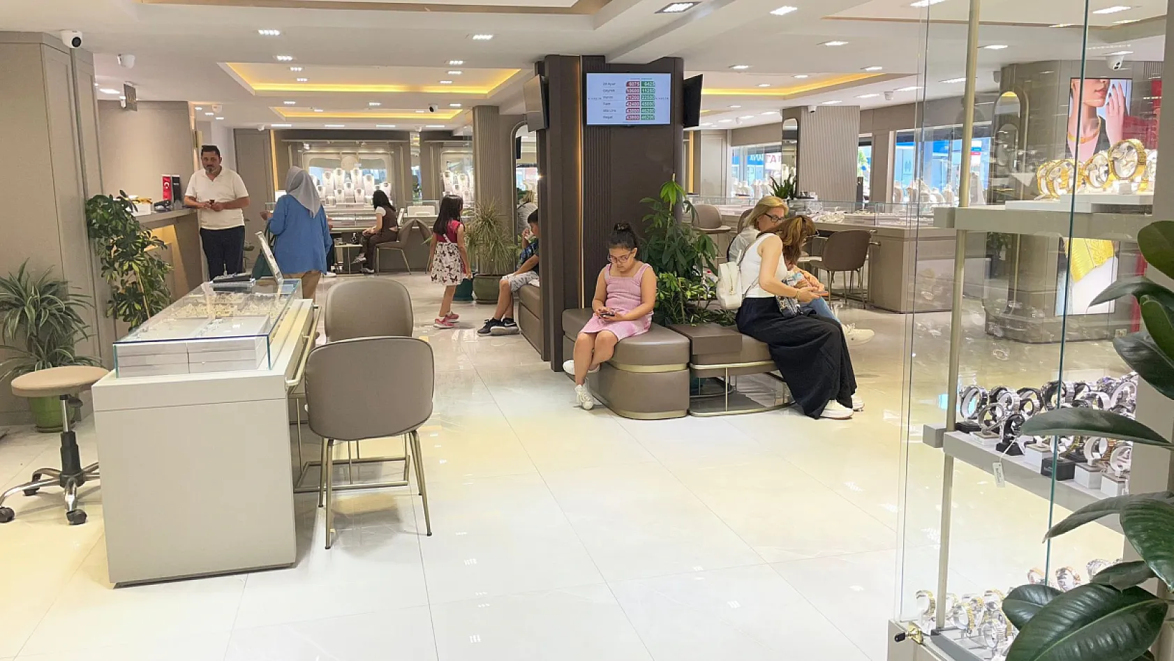 Fethiye'de turistlerin gözdesi özel tasarım takılar oldu