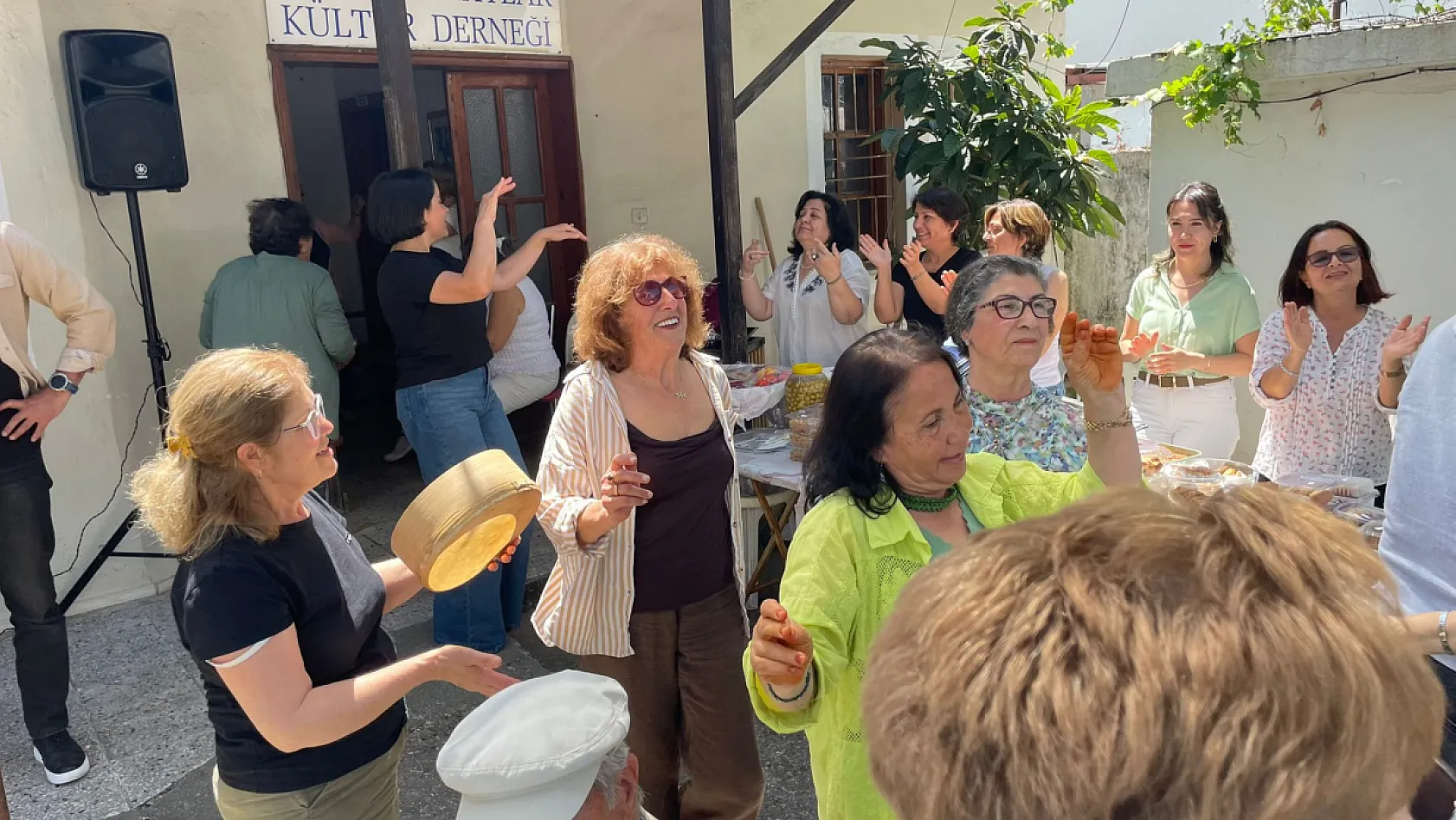 Fethiye'de 'Türkü Dinletili Bahar Kermesi' Yoğun Katılımla Gerçekleşti