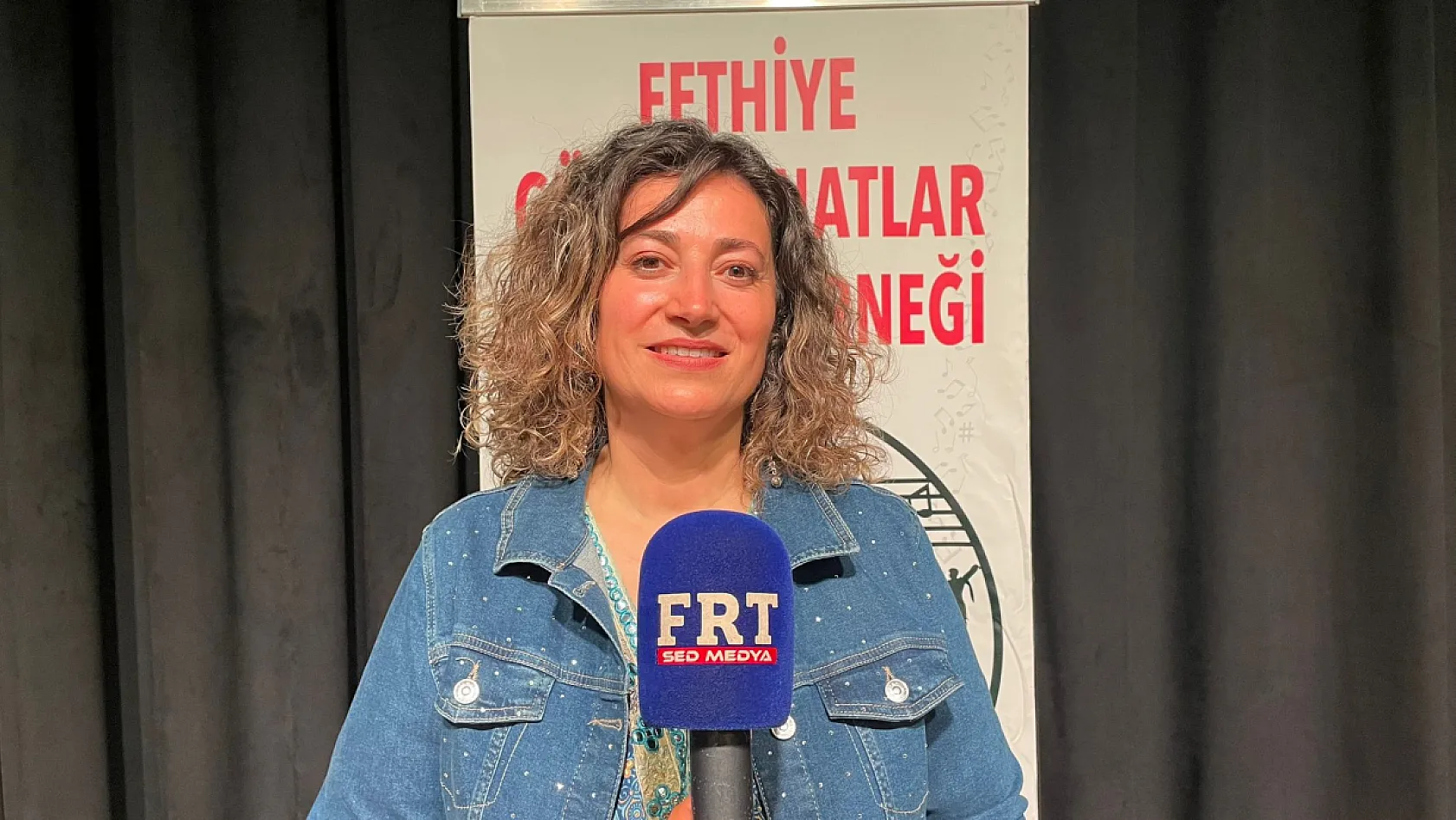 Fethiye'de türküler yükseldi, yöresel oyunlar sahneyi renklendirdi