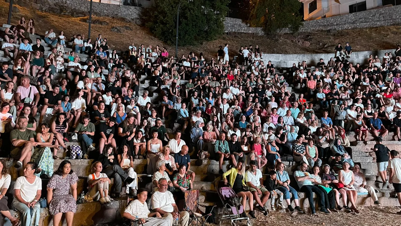 Fethiye'de Unutulmayan Film Müzikleri Telmessos Antik Tiyatrosu'nda Sanatseverlerle Buluştu