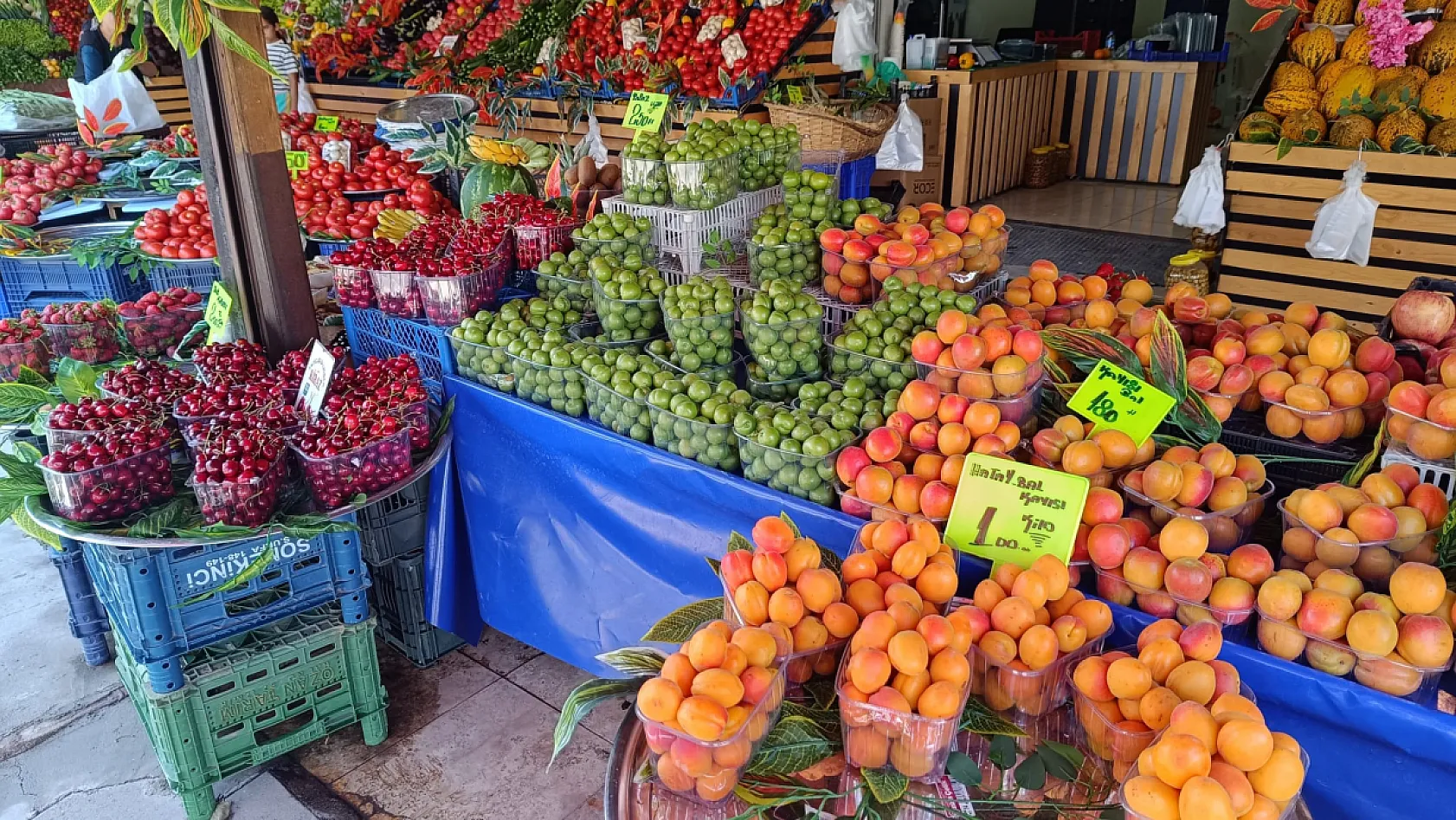 Fethiye'de vatandaşın tercihi: Taze ürün, uygun fiyat, geniş çeşit