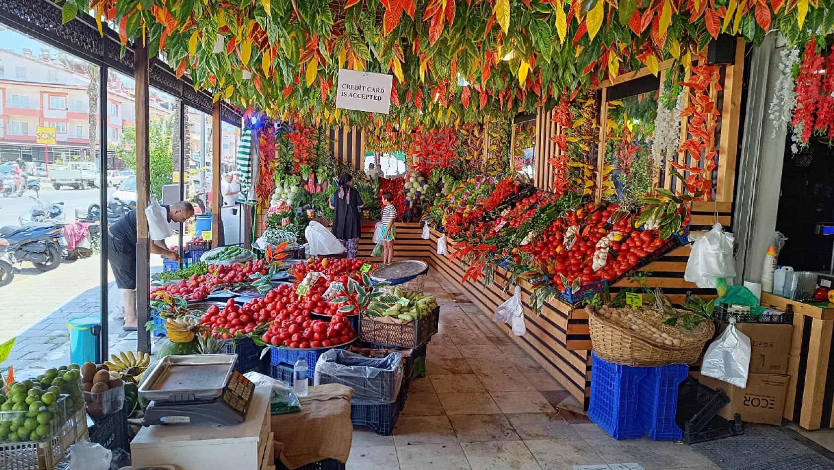 Fethiye'de vatandaşın tercihi: Taze ürün, uygun fiyat, geniş çeşit
