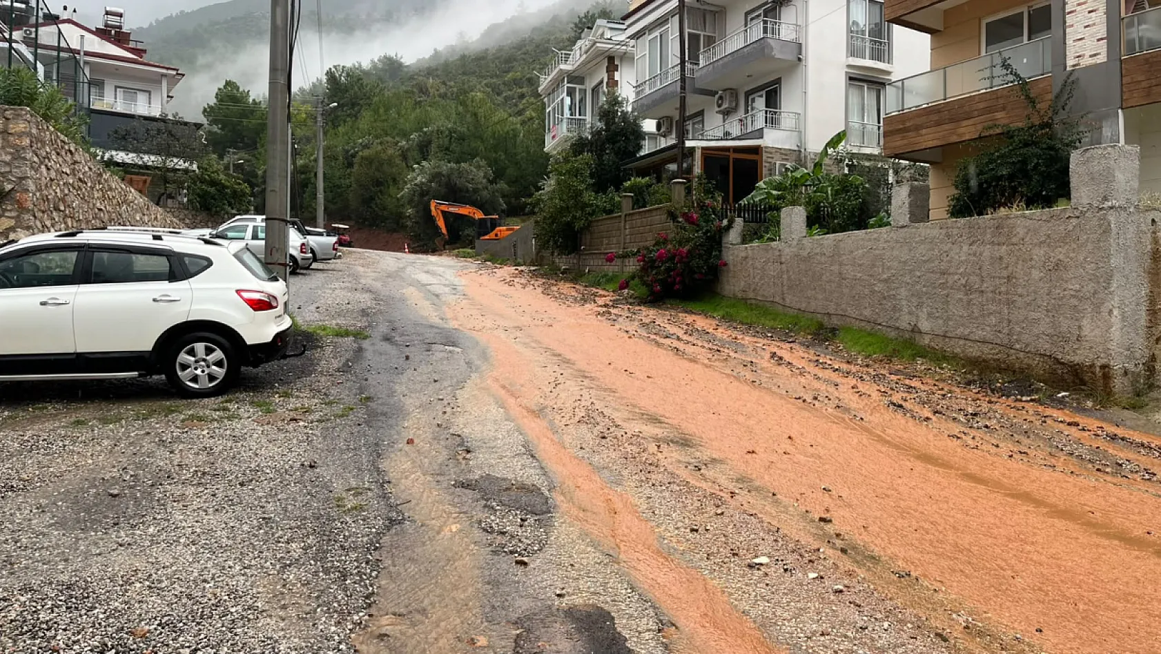 Fethiye'de yağmur etkisini sürdürüyor: Sağanak devam edecek