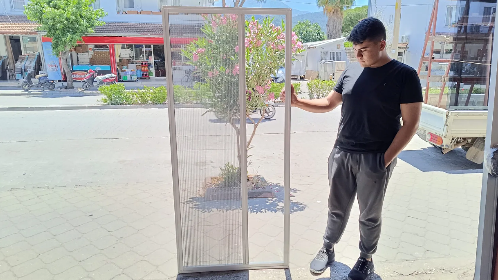 Fethiye'de yaz sıcağıyla birlikte sineklik talebi arttı