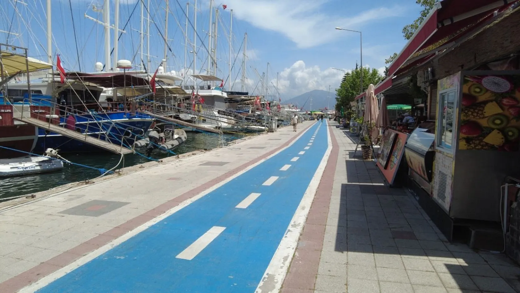 Fethiye'de Yazdan Kalma Gün: Meydanlar Boşaldı, Sahiller Doldu