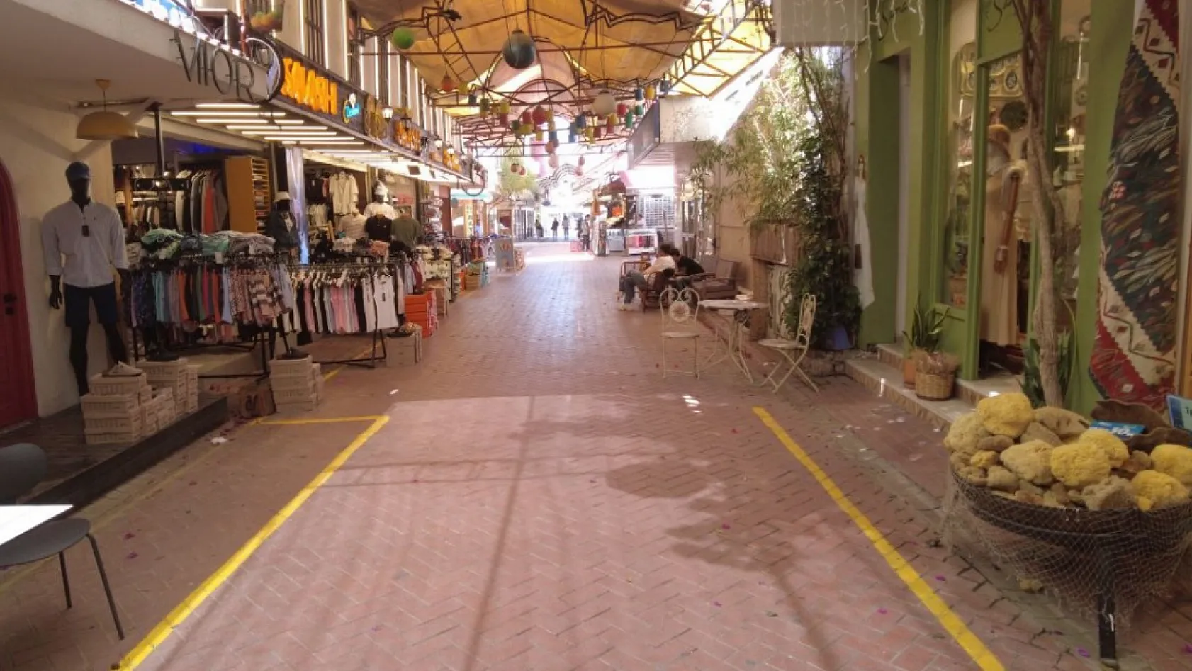 Fethiye'de Yazdan Kalma Gün: Meydanlar Boşaldı, Sahiller Doldu