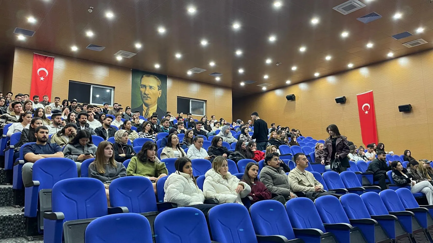 Fethiye'de Yeşilay Haftası'na özel 'Bağımlılık' semineri
