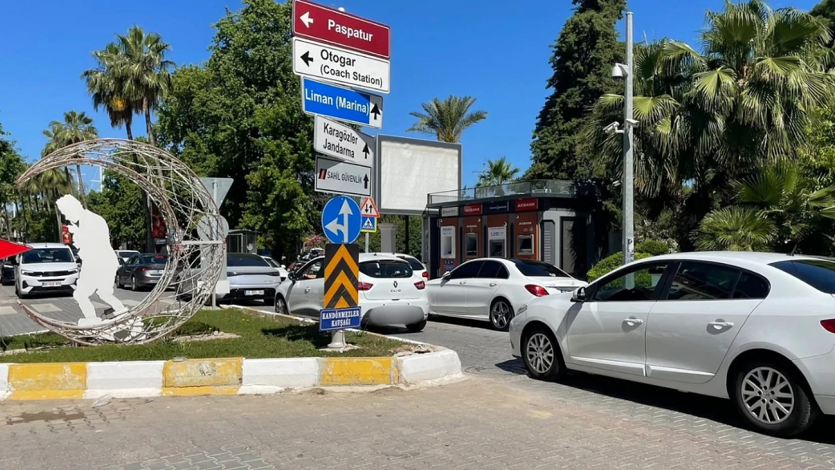 Fethiye'de yoğunluk artıyor, trafik polisi denetimleri sıklaştırıyor