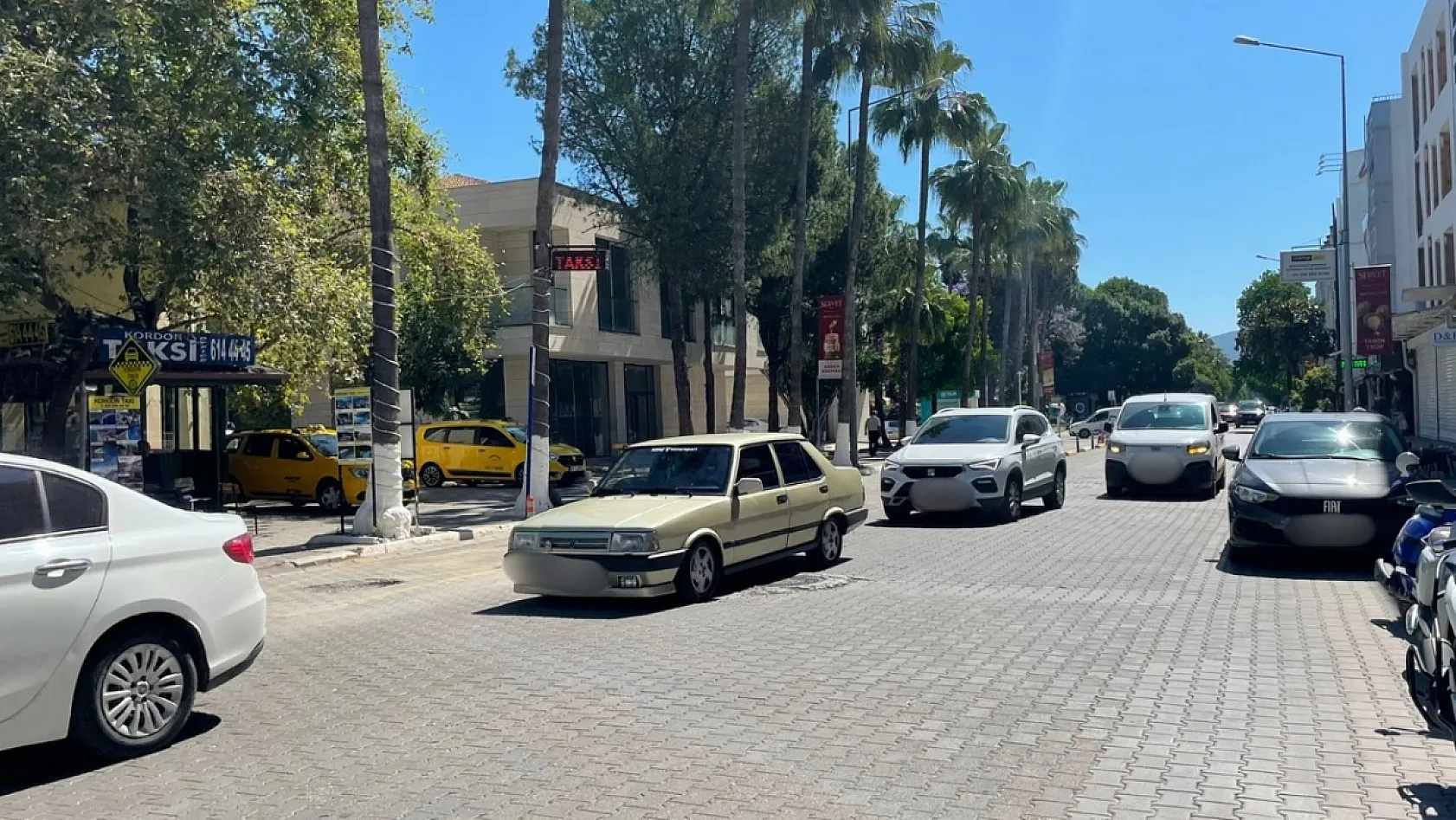 Fethiye'de yoğunluk artıyor, trafik polisi denetimleri sıklaştırıyor