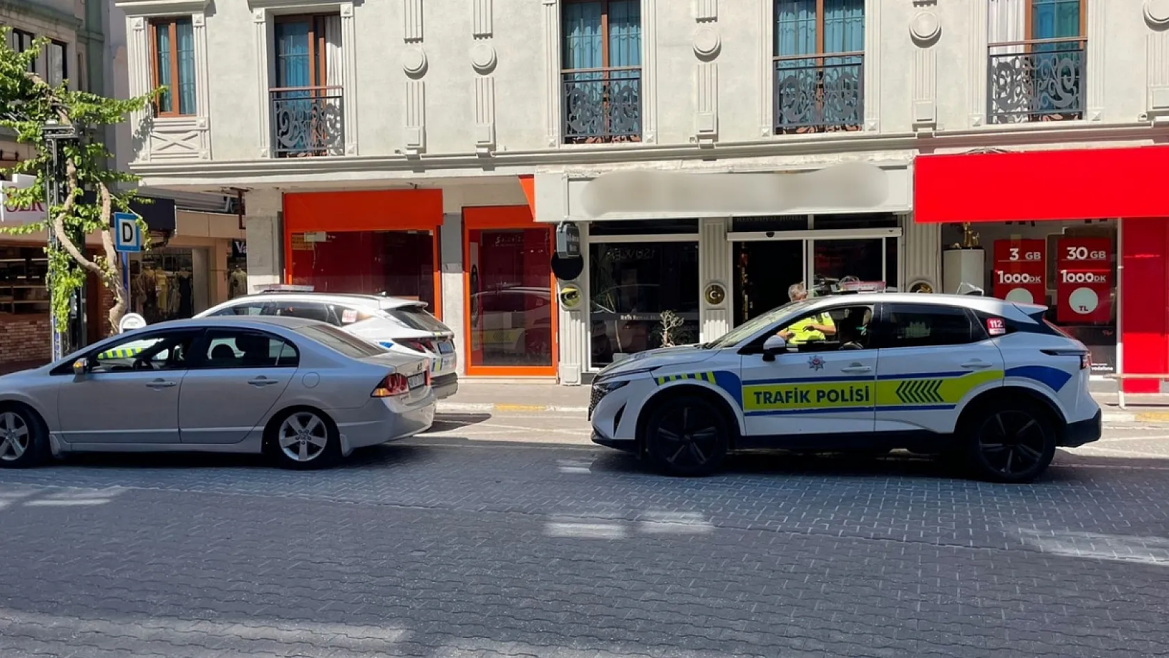 Fethiye'de yoğunluk artıyor, trafik polisi denetimleri sıklaştırıyor