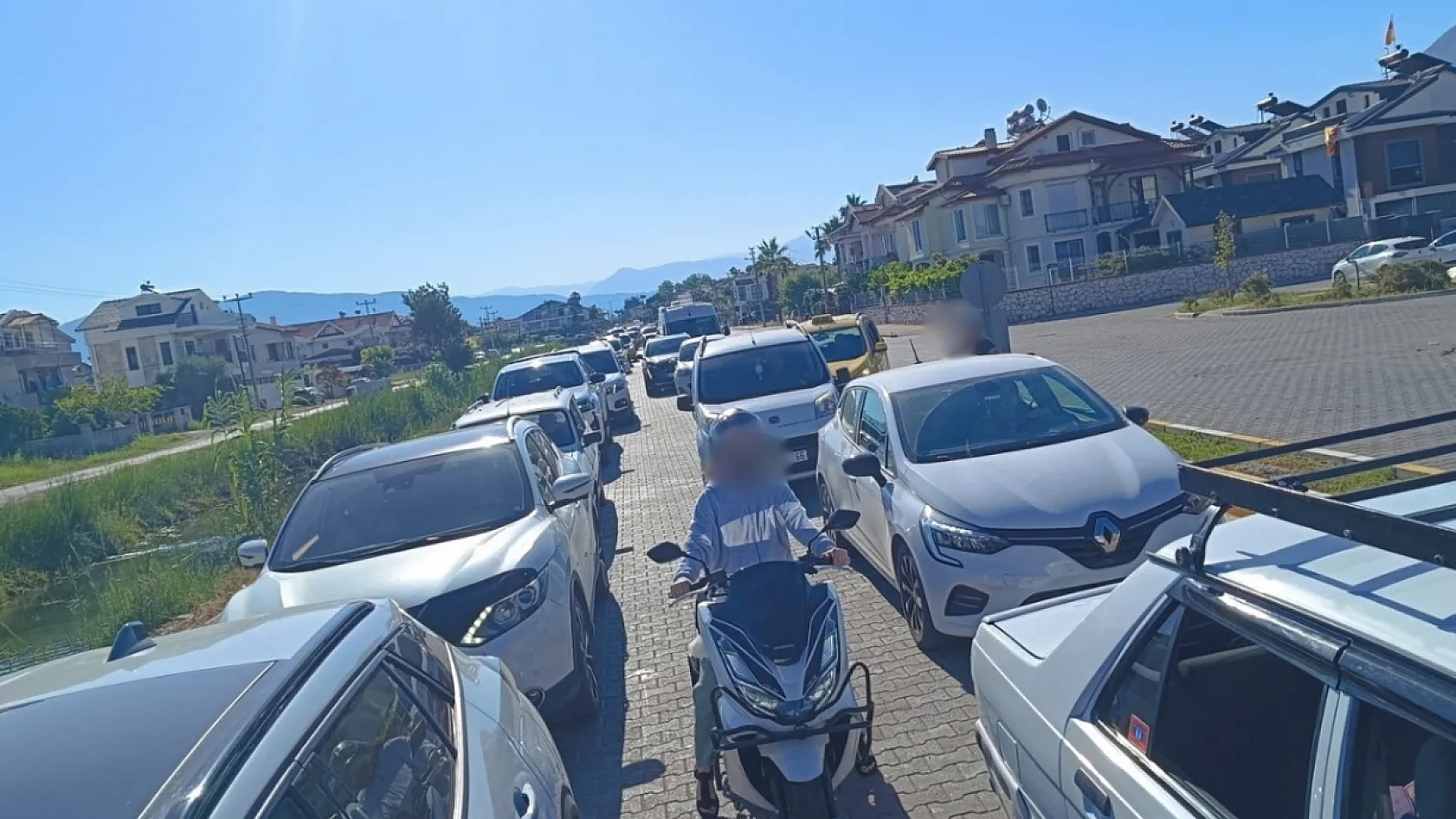 Fethiye'de yol onarımı trafiği etkiledi: Kavşakta araç kuyruğu oluştu