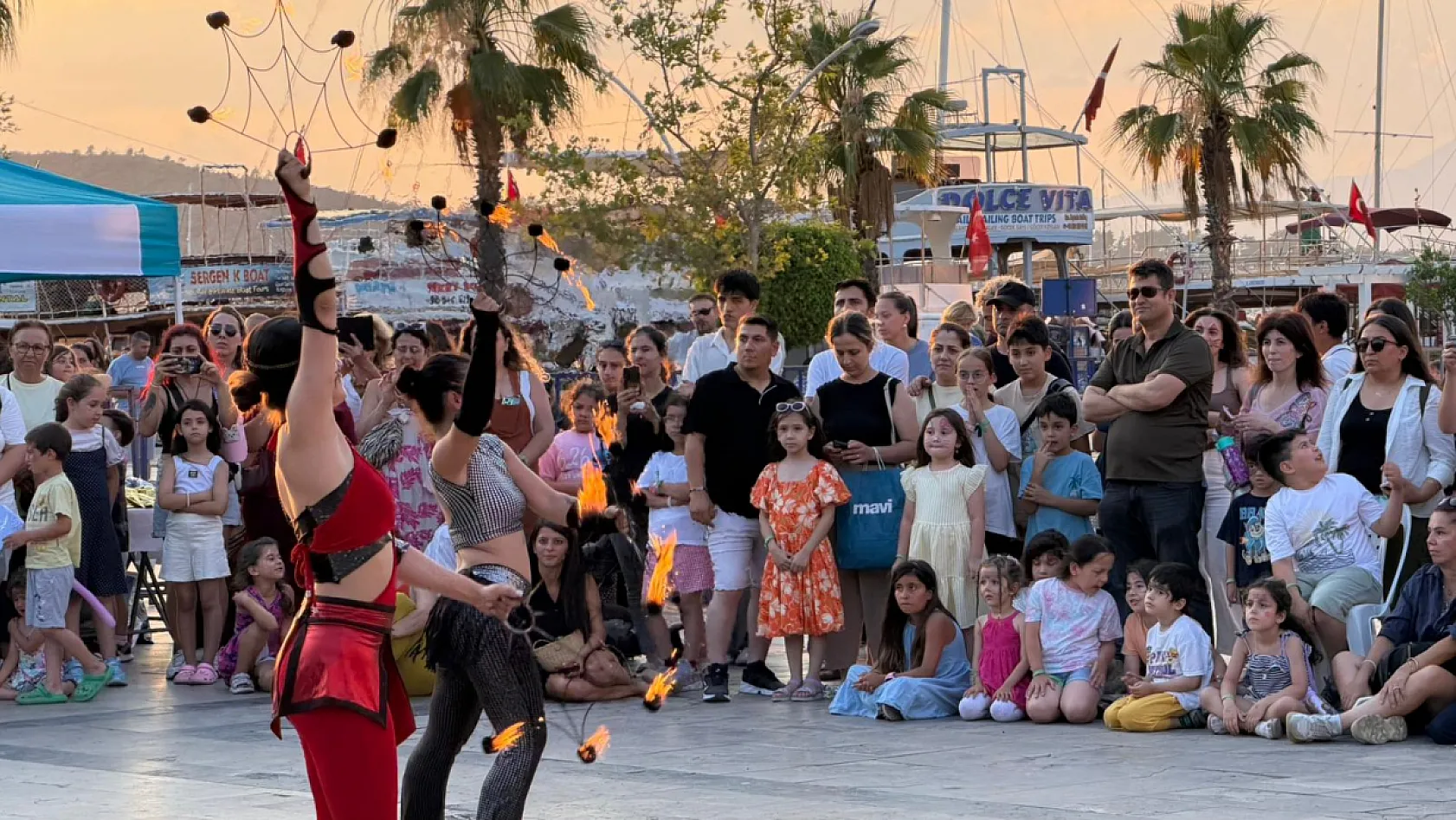 Fethiye'de Yusuf Eymen'e Destek Gecesi: Ateş Gösterisi Büyük İlgi Gördü