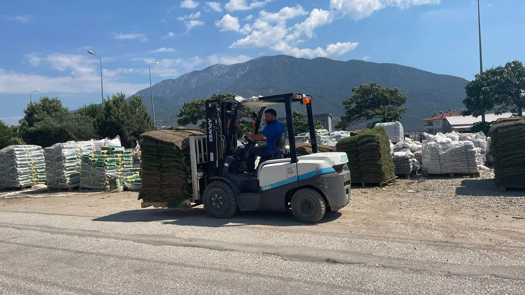 Fethiye'de zabıta ekipleri çevre yolu üzerindeki işletmeleri denetledi