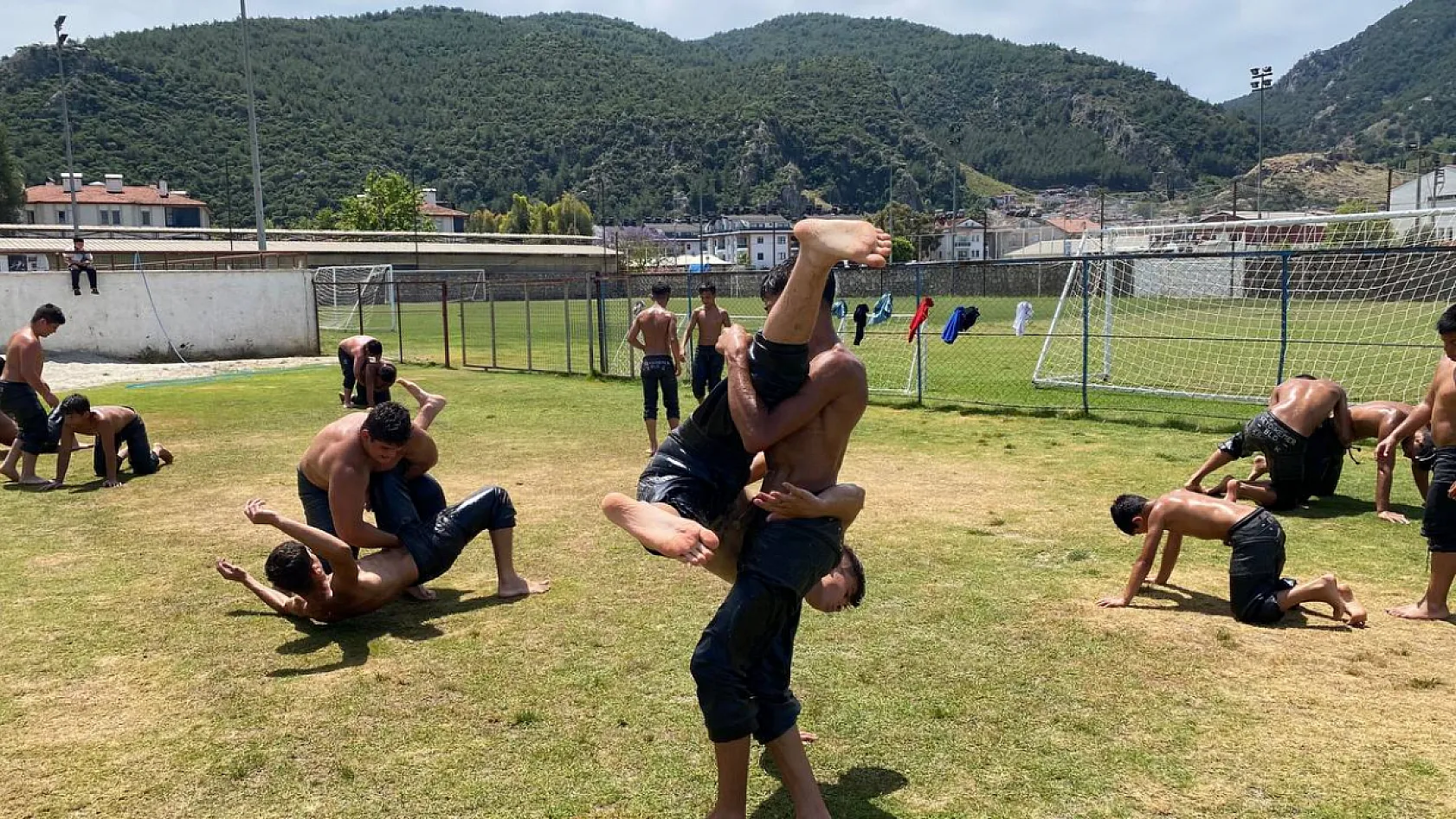 Fethiye'nin Geleceğin Başpehlivanları Kırkpınar'a Hazırlanıyor